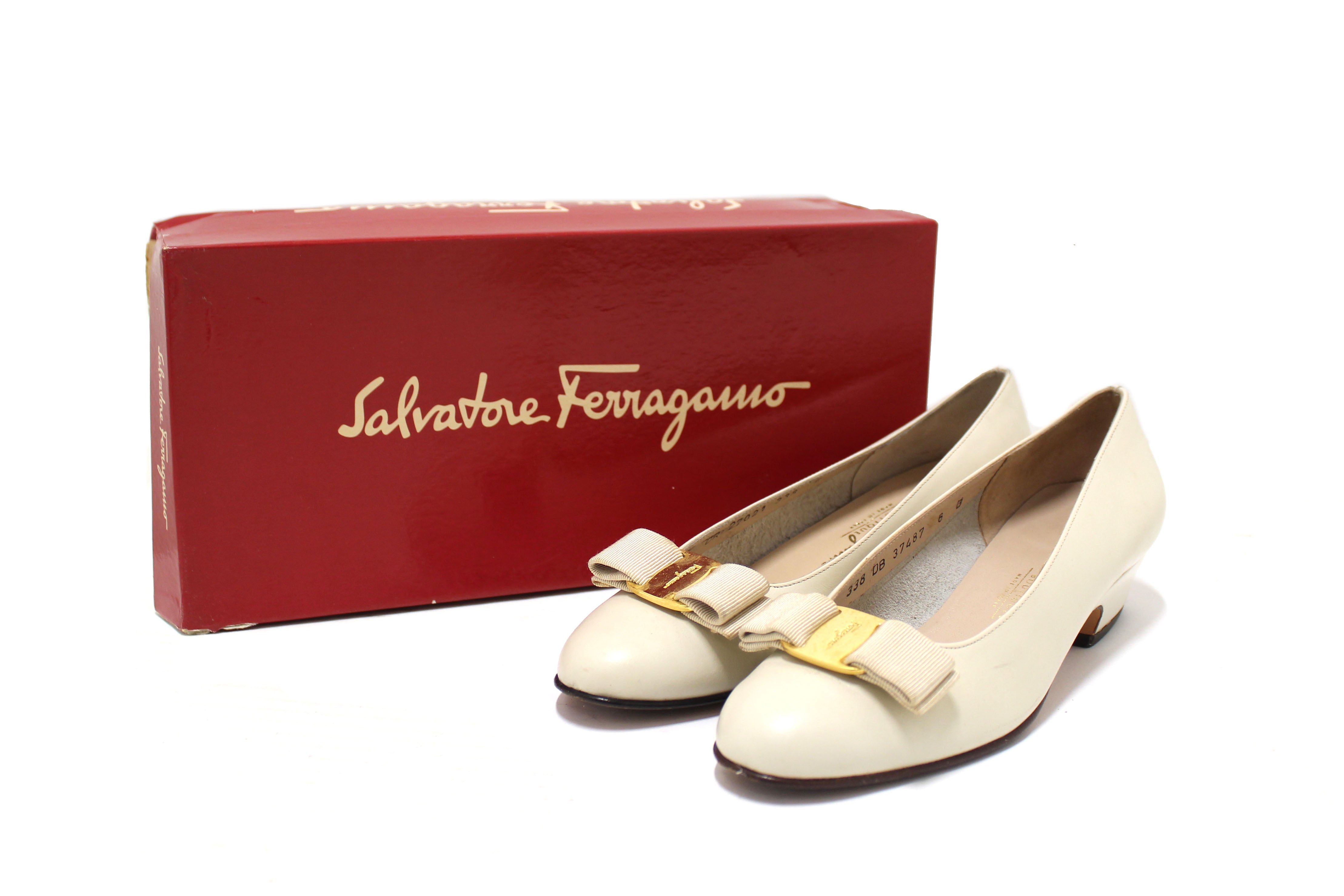 Authentic Salvatore Ferragamo Calfskin White Leather Kitten Heel with Bow Size 6B