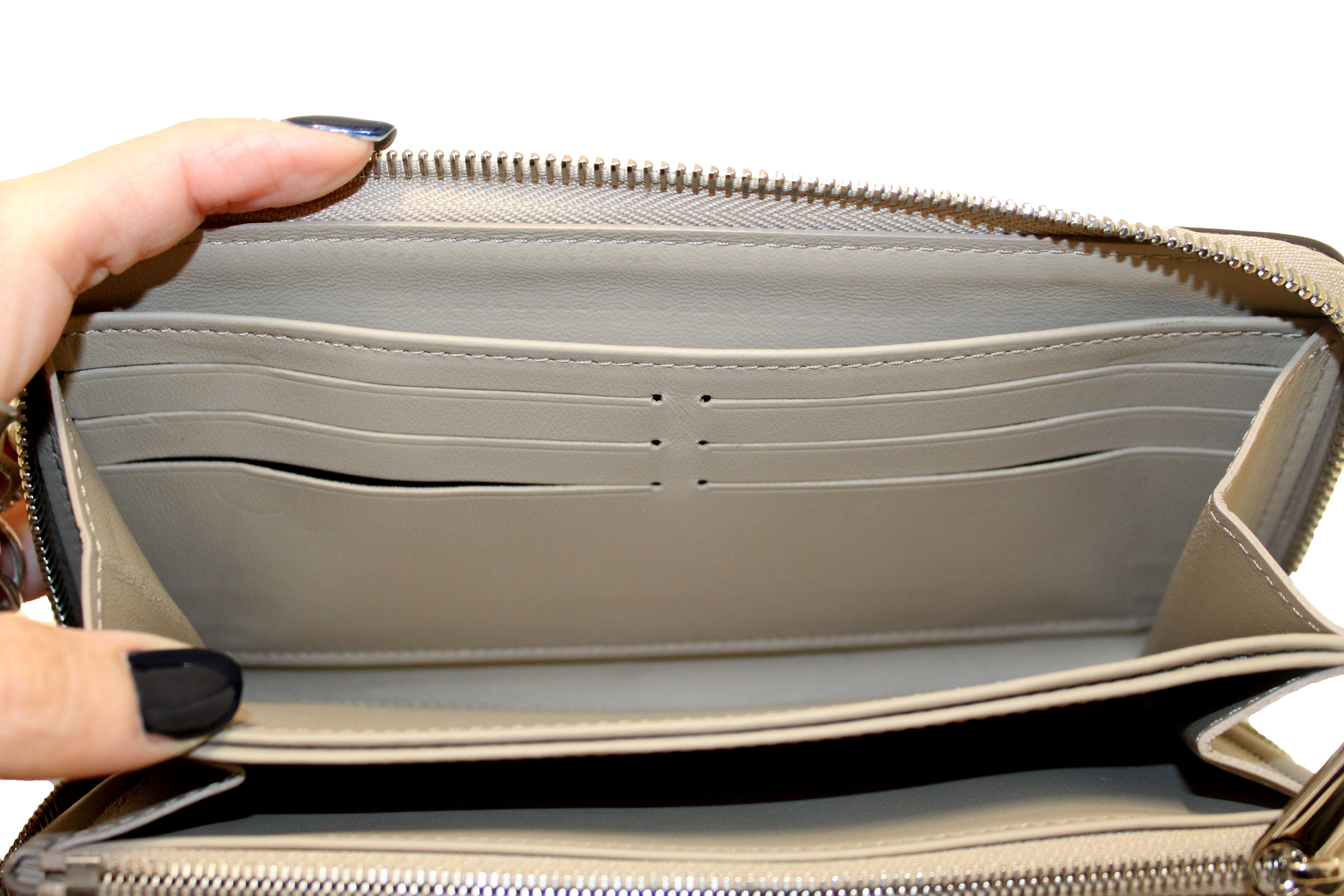 Authentic Louis Vuitton Galet Mahina Leather Zippy Wallet