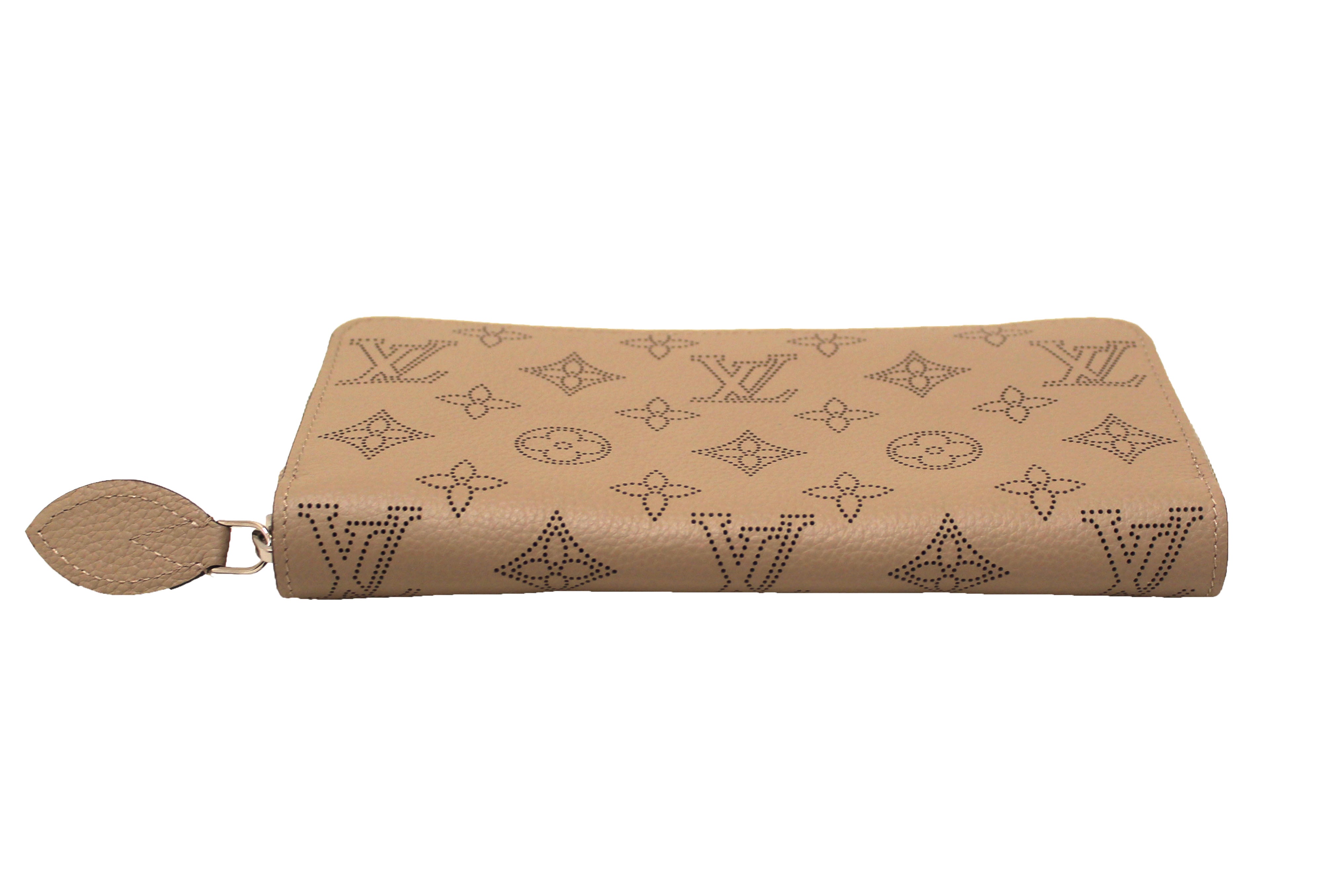 Authentic Louis Vuitton Galet Mahina Leather Zippy Wallet