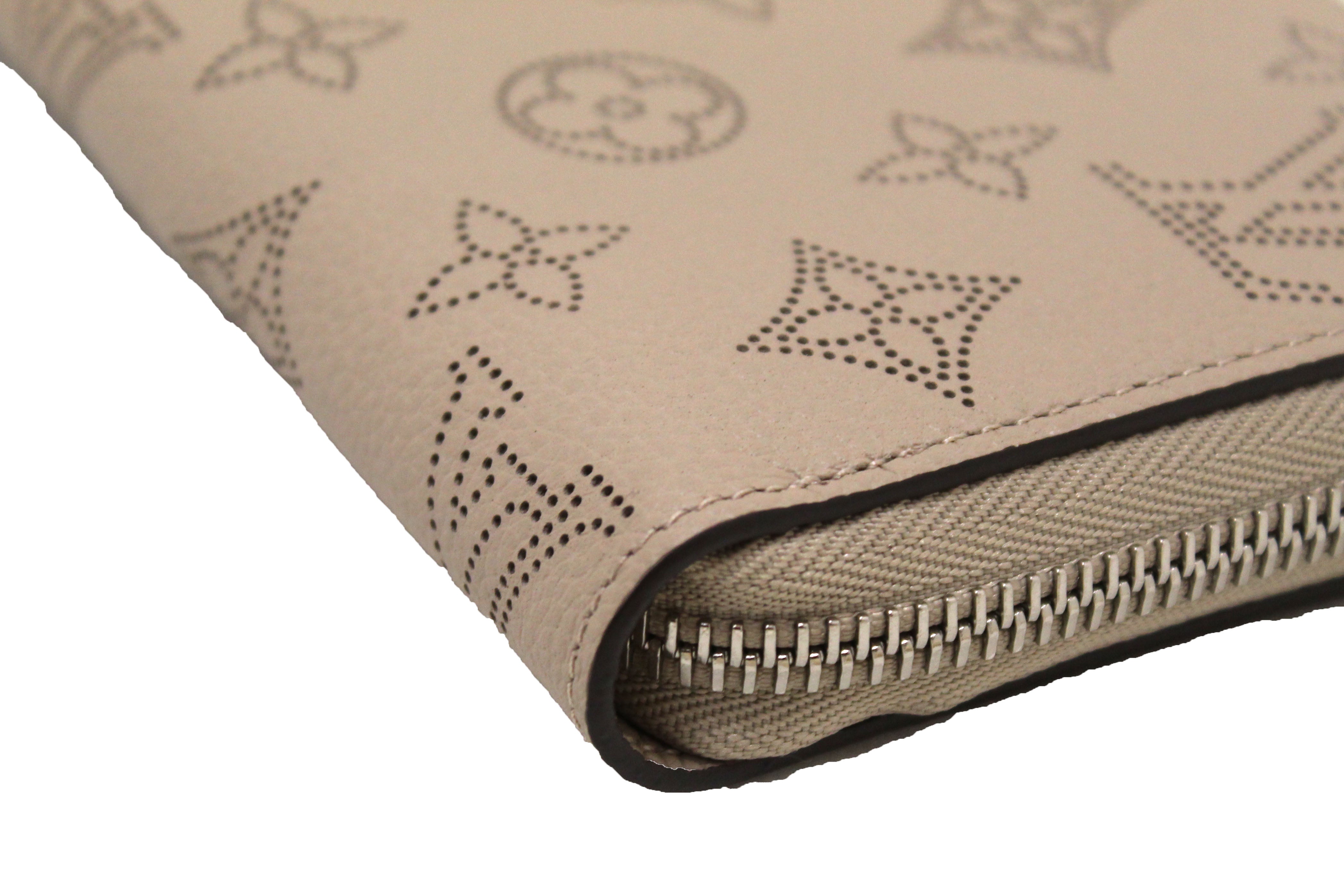 Authentic Louis Vuitton Galet Mahina Leather Zippy Wallet