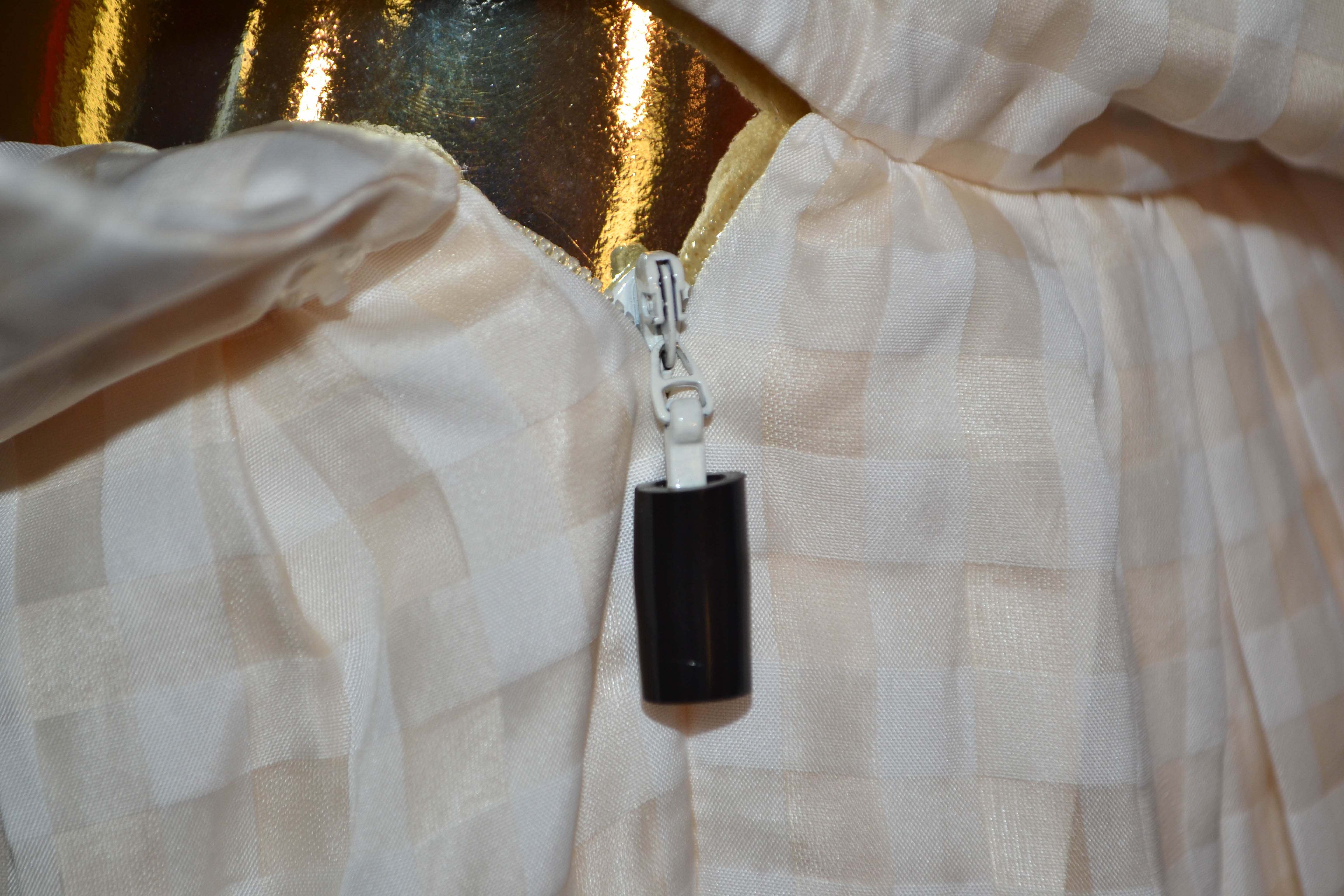 Authentic New Louis Vuitton Beige Skirt Size 34