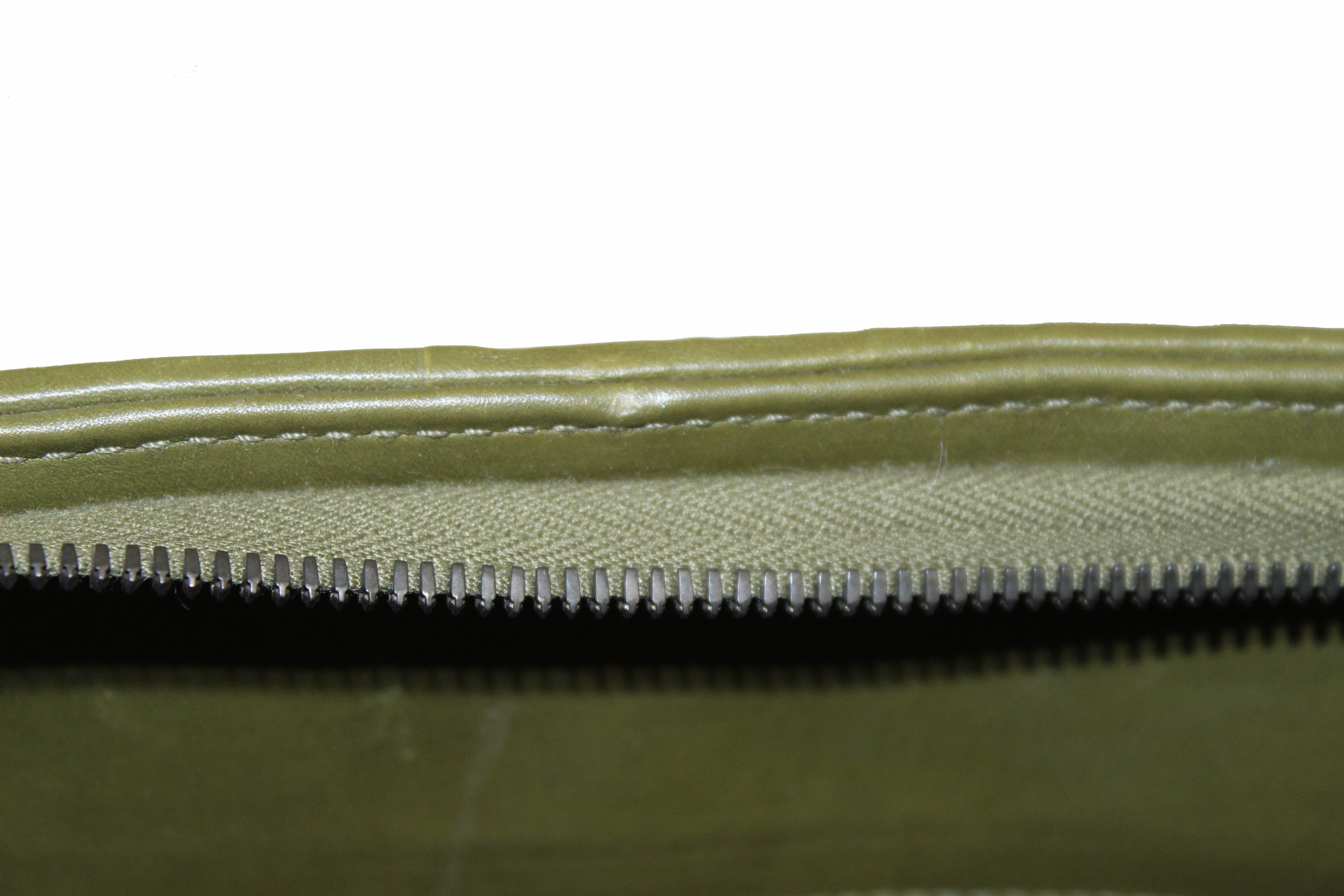 Authentic Bottega Veneta Green Intrecciato Calfskin Leather Briefcase