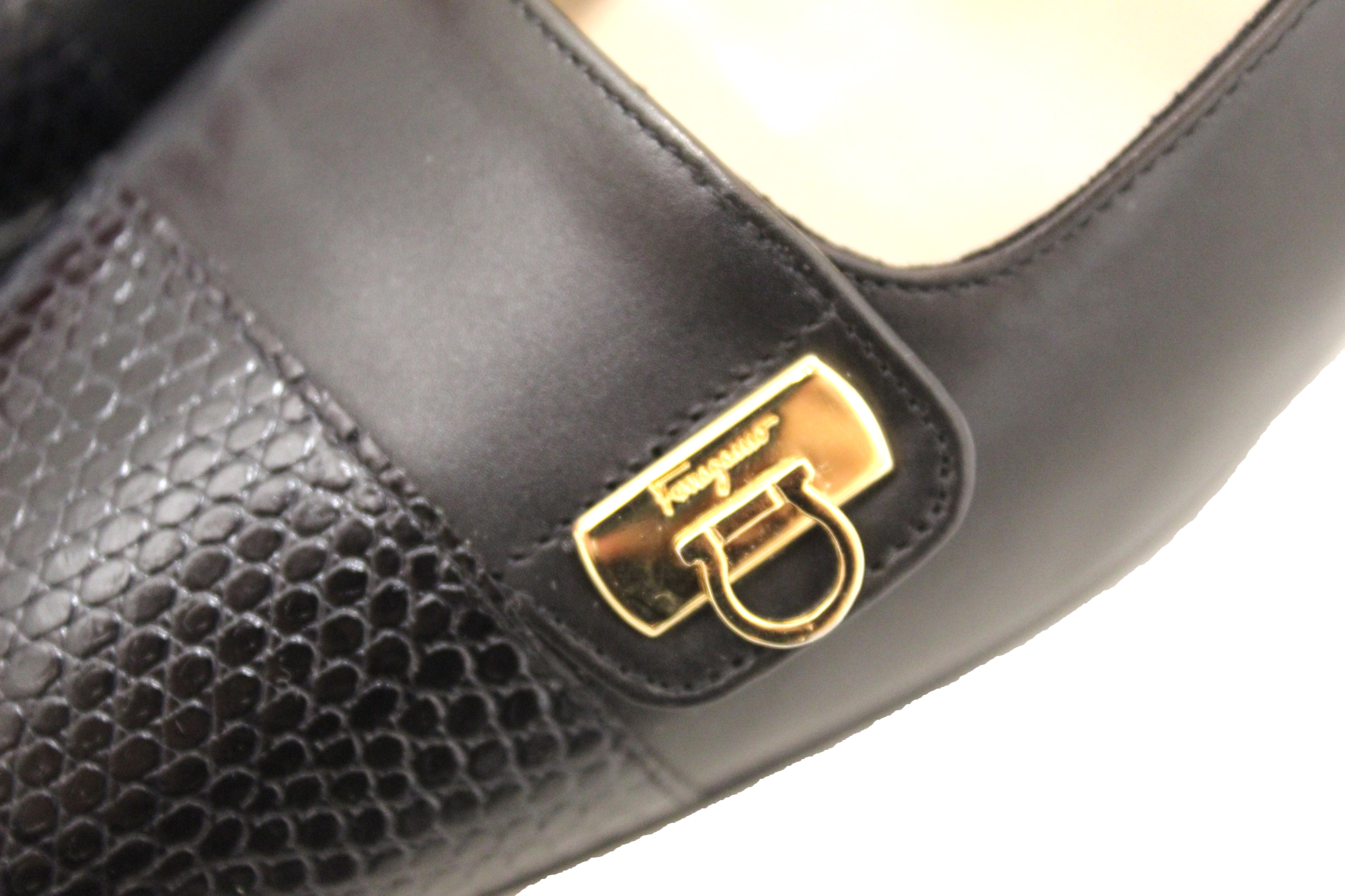 Authentic Salvatore Ferragamo Black Calfskin Leather with Black Lizard Leather Pumps Size 5.5B
