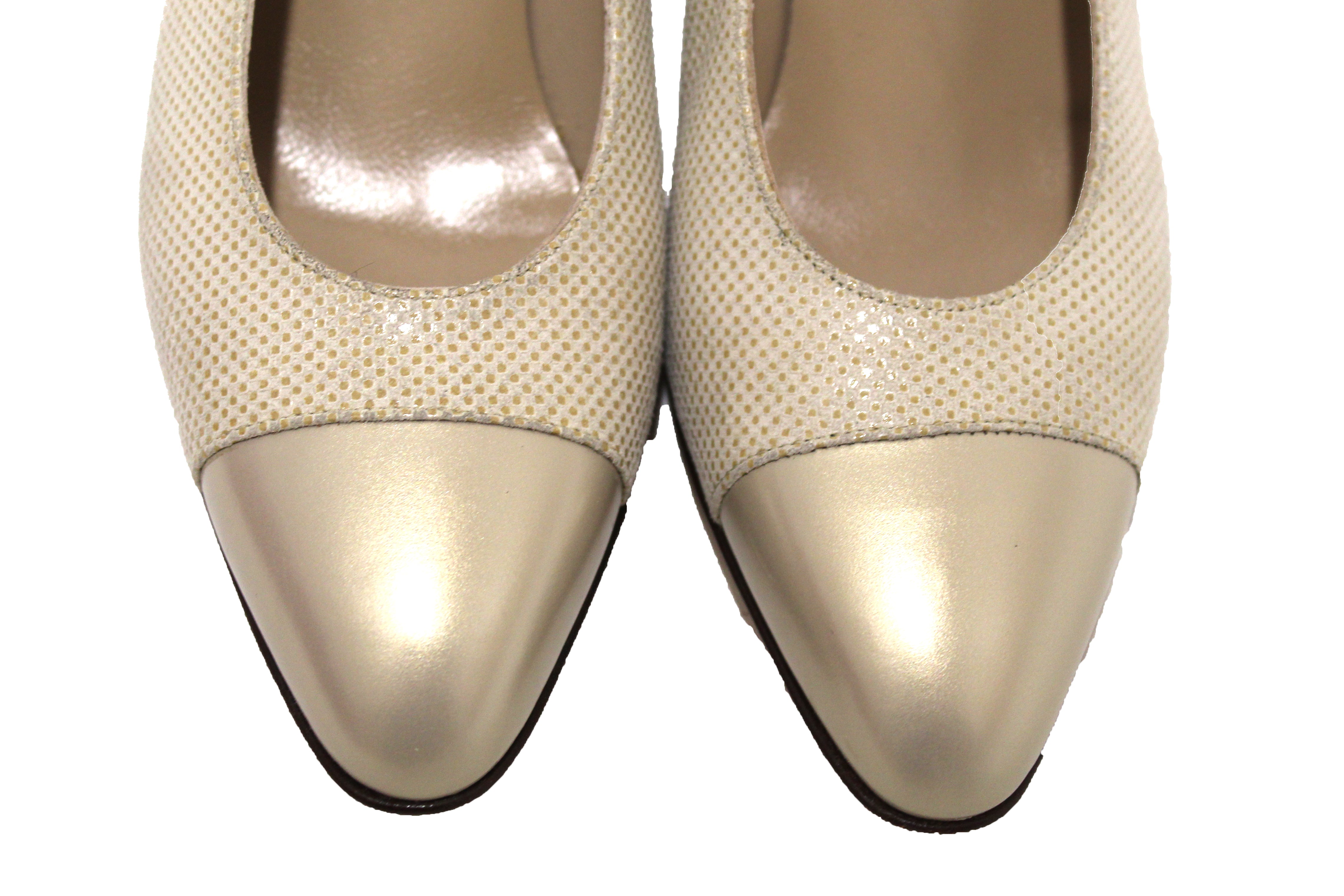 Authentic NEW Salvatore Ferragamo Light Grey Pebble Suede Pumps Size 5.5B