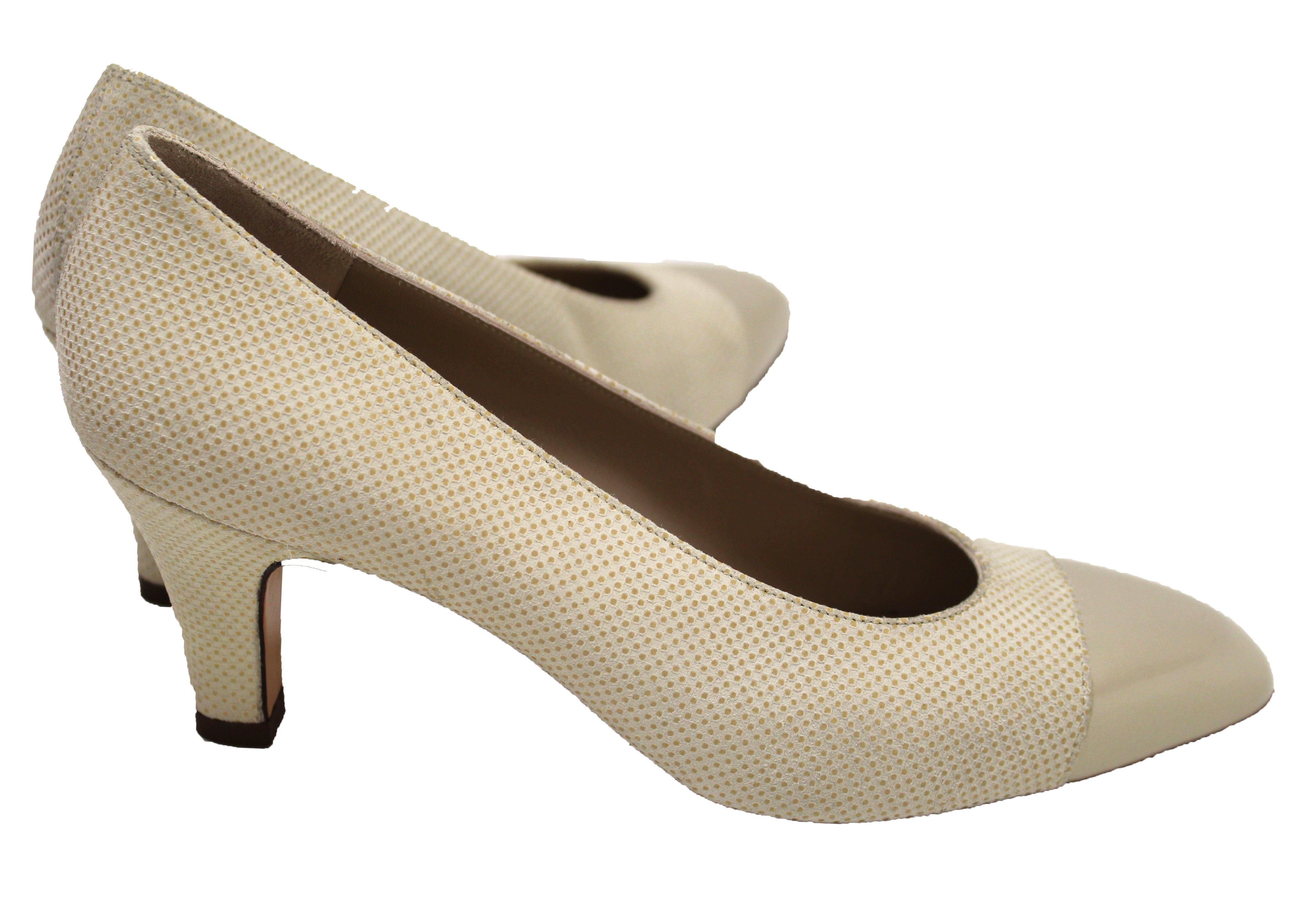 Authentic NEW Salvatore Ferragamo Light Grey Pebble Suede Pumps Size 5.5B