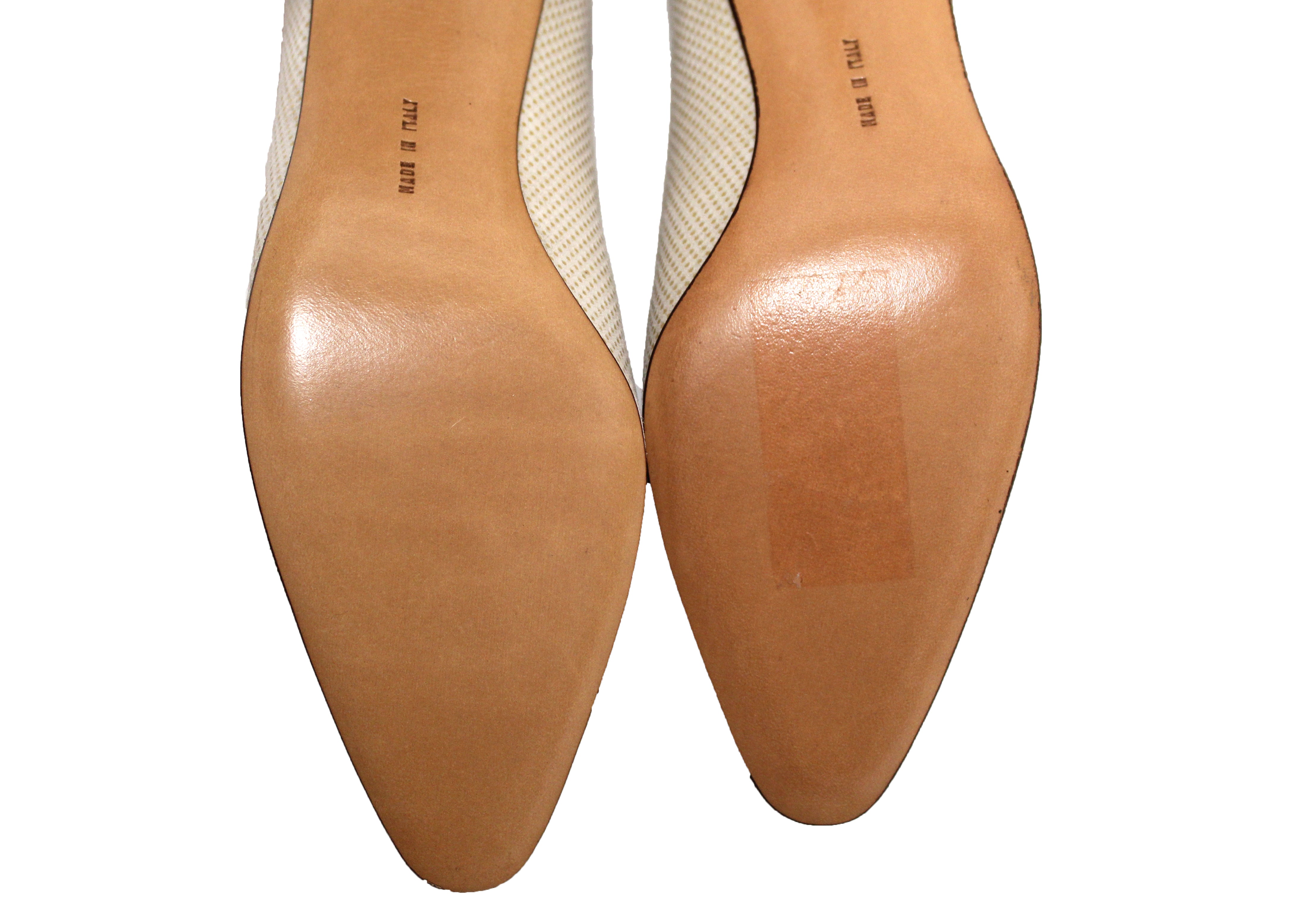 Authentic NEW Salvatore Ferragamo Light Grey Pebble Suede Pumps Size 5.5B