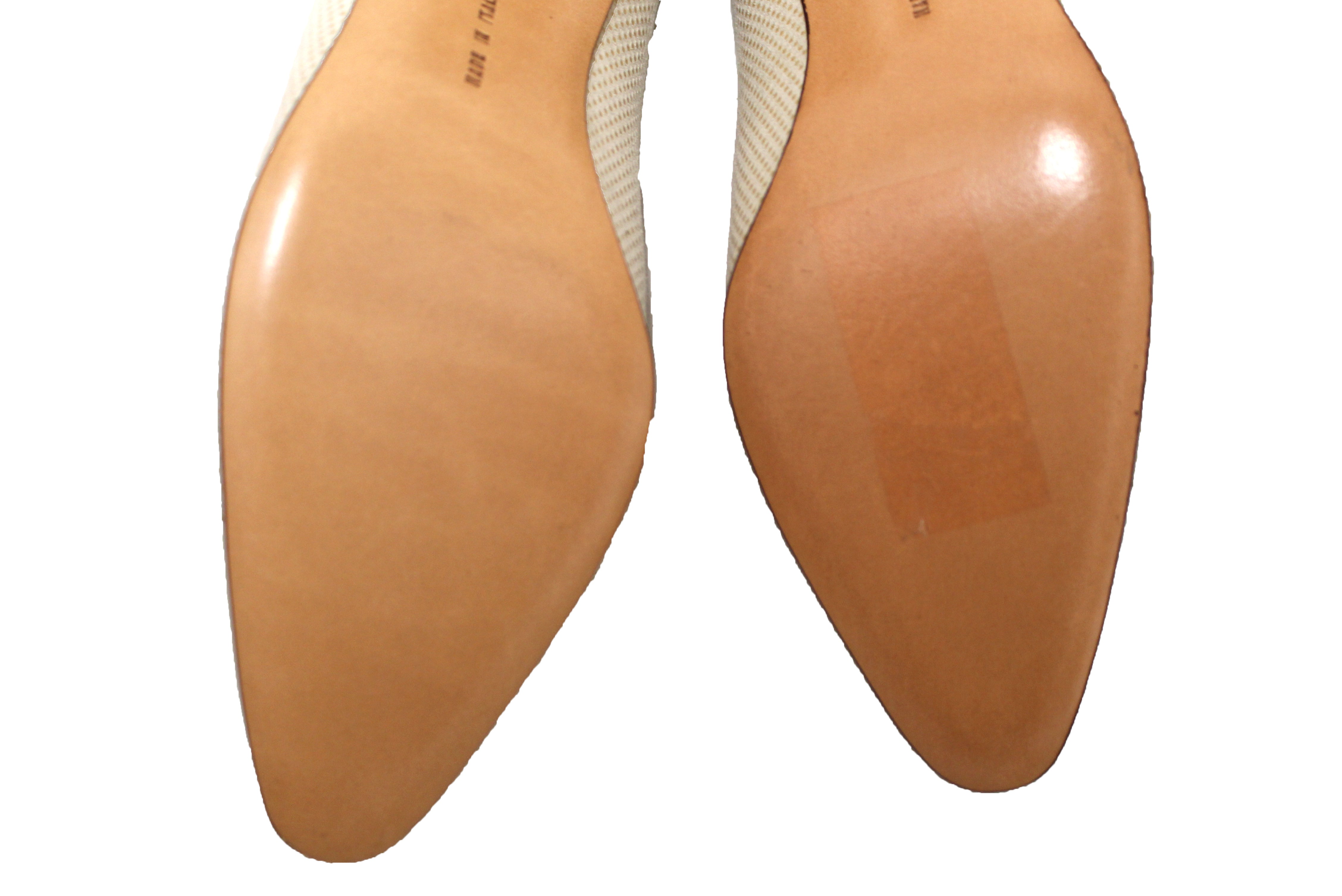 Authentic NEW Salvatore Ferragamo Light Grey Pebble Suede Pumps Size 5.5B
