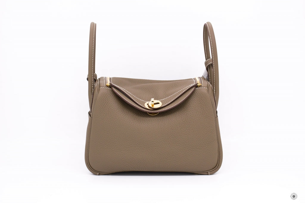 HERMES Hermes H073428 Lindy Etoupe / CC18 Taurillon Clemence 26 Should | Italystation.com - Shop Now at italystation.com