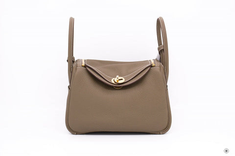 HERMES Hermes H073428 Lindy Etoupe / CC18 Taurillon Clemence 26 Should | Italystation.com - Shop Now at italystation.com
