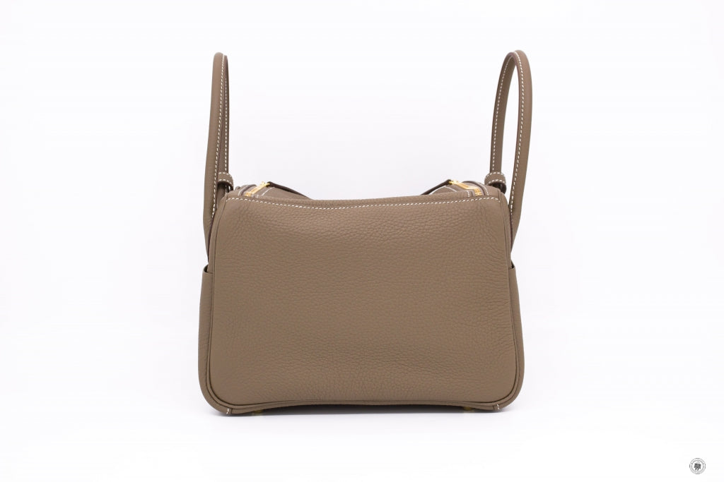 HERMES Hermes H073428 Lindy Etoupe / CC18 Taurillon Clemence 26 Should | Italystation.com - Shop Now at italystation.com