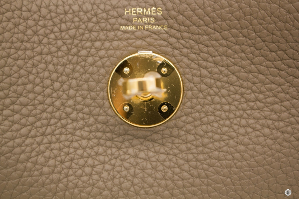 HERMES Hermes H073428 Lindy Etoupe / CC18 Taurillon Clemence 26 Should | Italystation.com - Shop Now at italystation.com