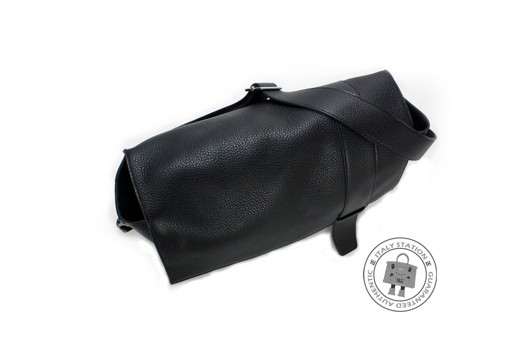 HERMES Hermes Alfred Black / CK89 Taurillon Clemence Messenger Bags Ph | Italystation.com - Shop Now at italystation.com