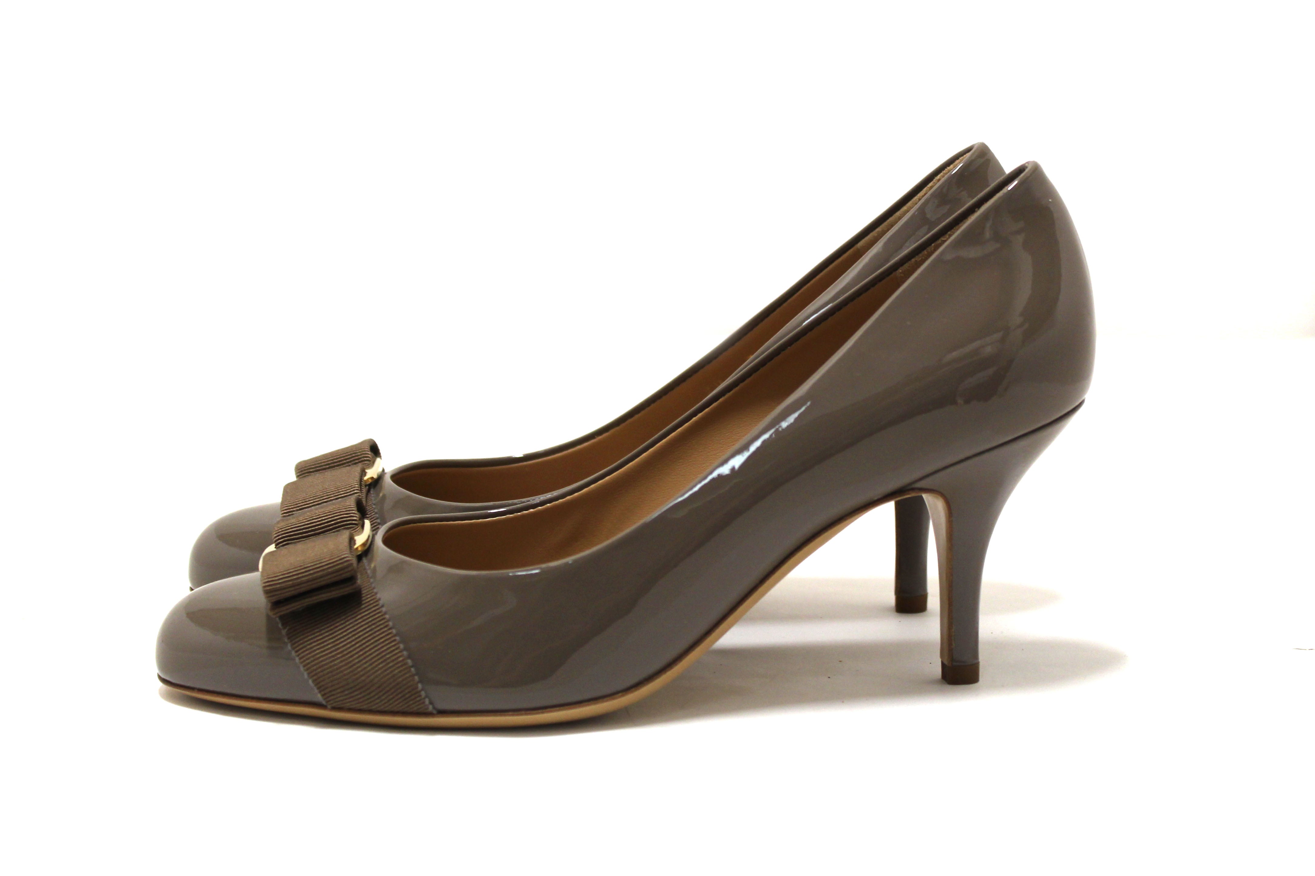 NEW Authentic Salvatore Ferragamo Taupe Patent Leather Carla Bow Pump Heel Size 7.5