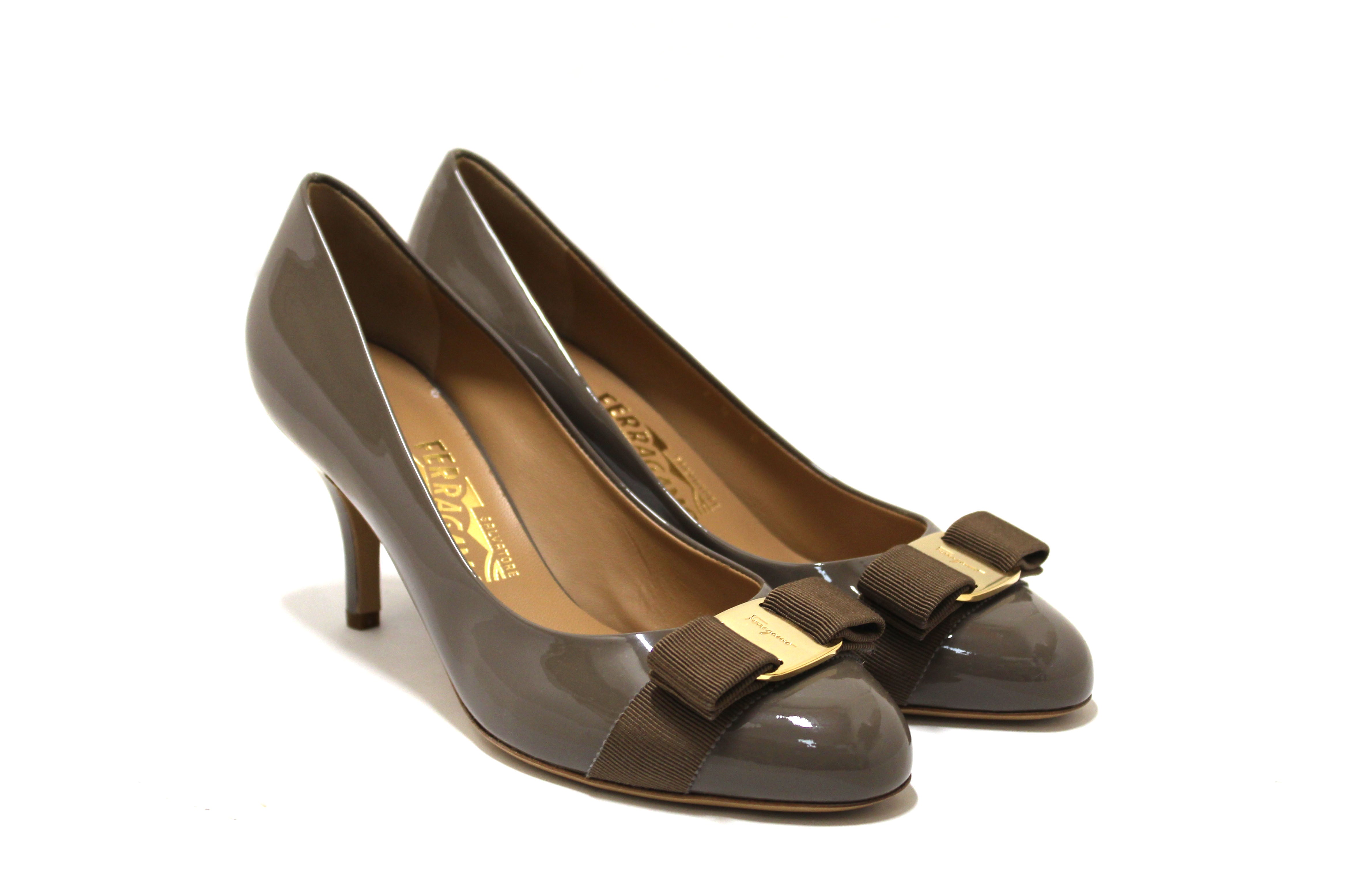 NEW Authentic Salvatore Ferragamo Taupe Patent Leather Carla Bow Pump Heel Size 7.5