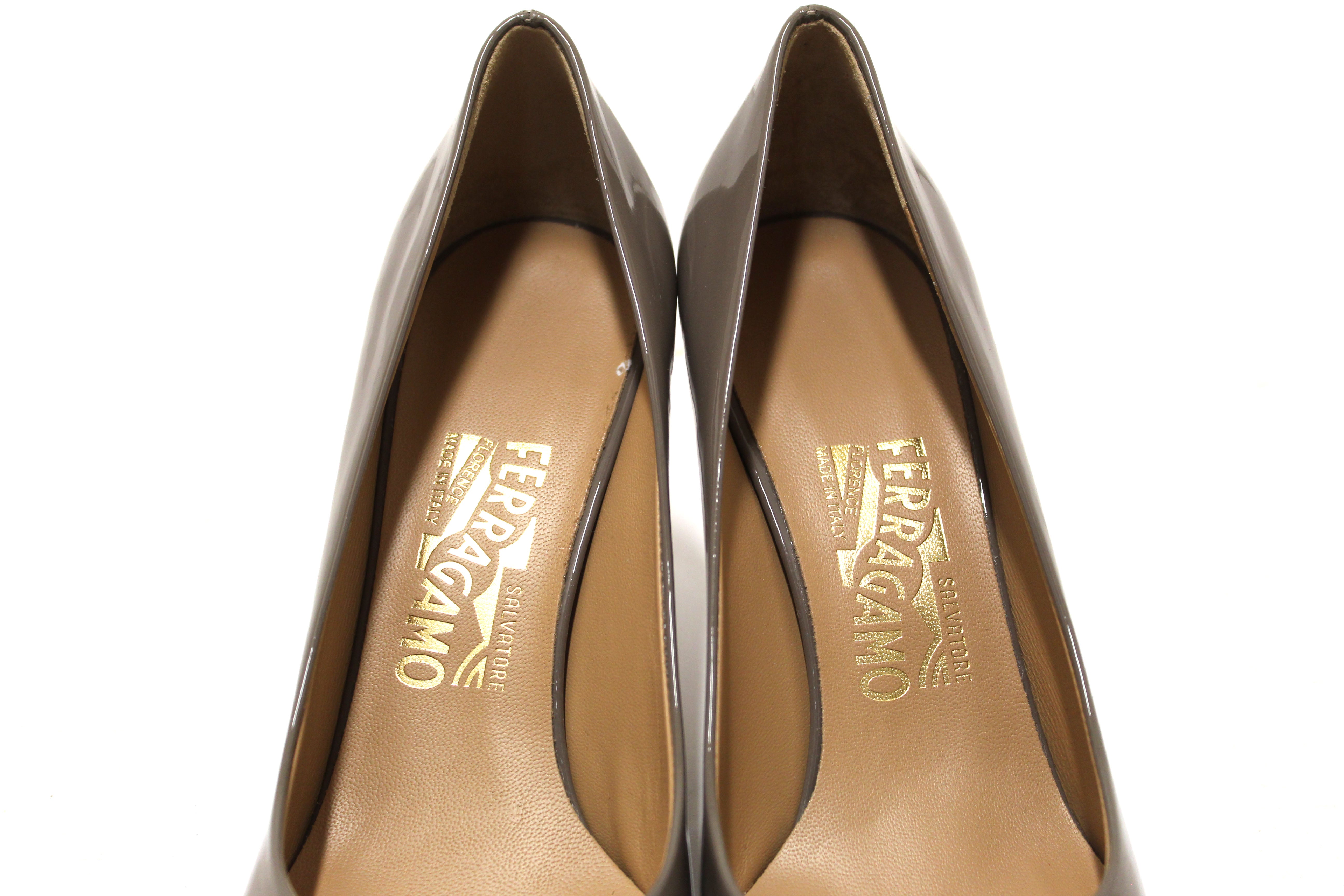 NEW Authentic Salvatore Ferragamo Taupe Patent Leather Carla Bow Pump Heel Size 7.5