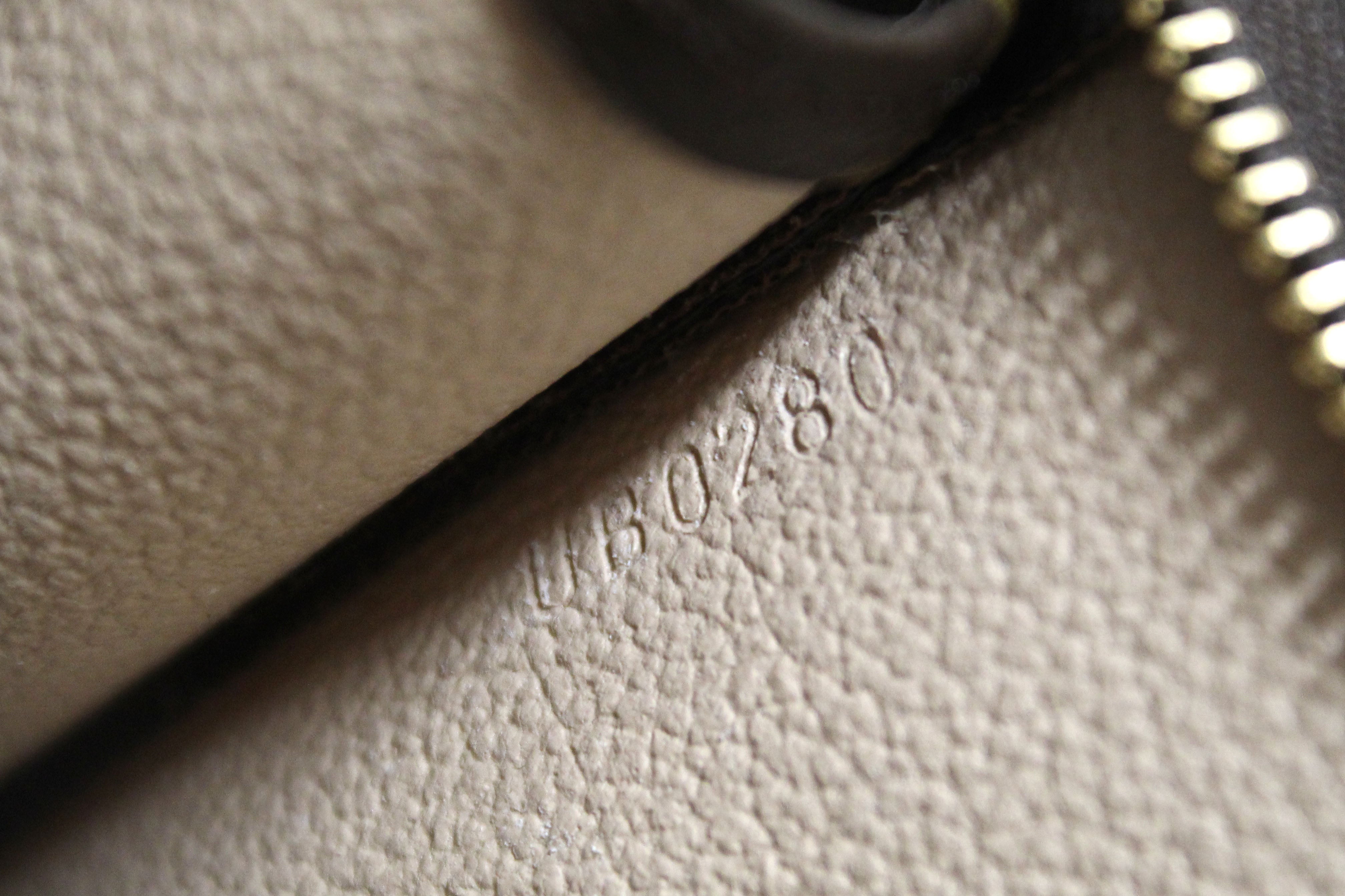 Authentic Louis Vuitton Classic Monogram Toiletry Pouch 26