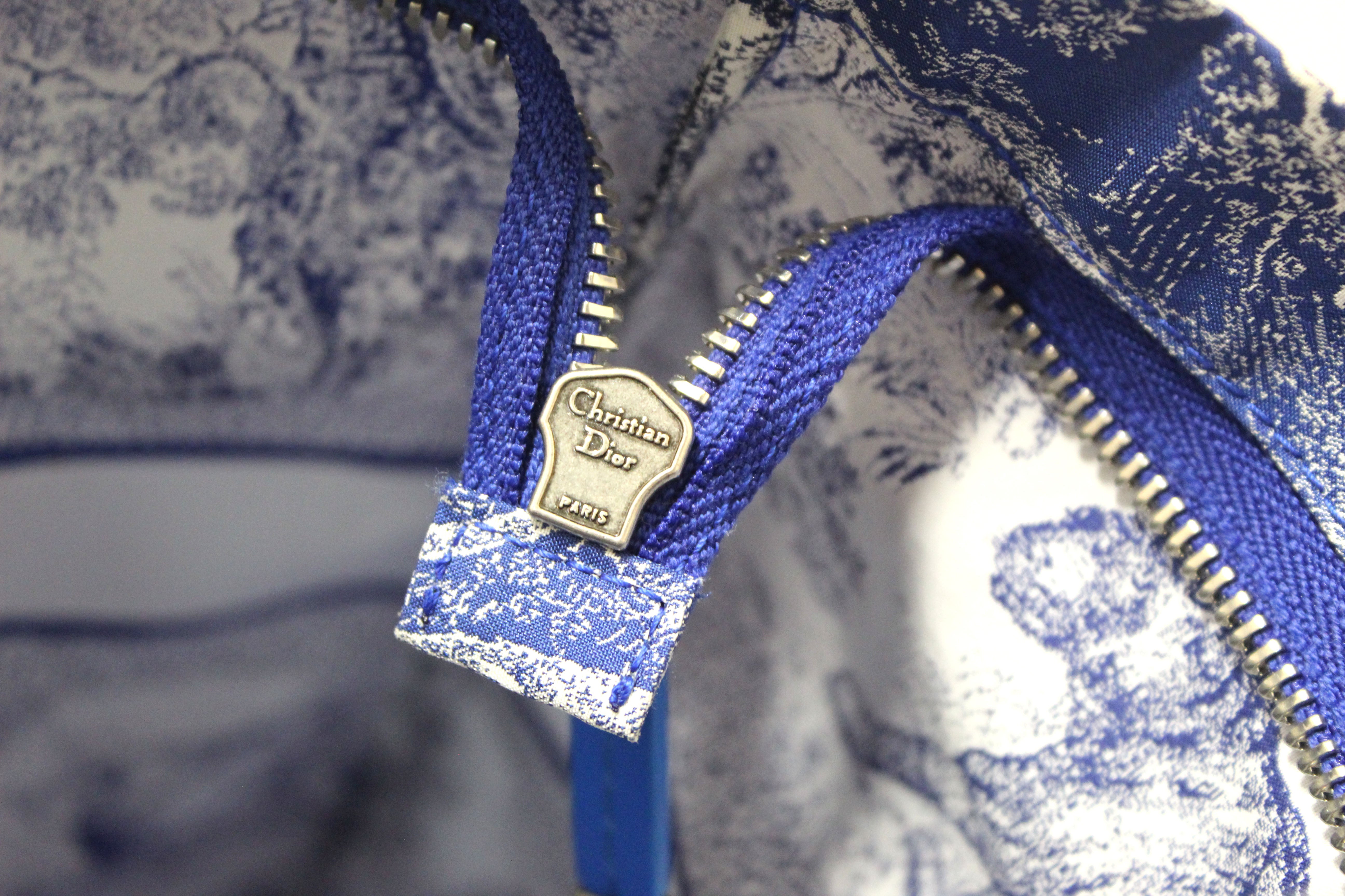 Authentic NEW Christian Dior Blue Toile de Jouy Reverse Technical Fabric DiorTravel Zipped Pouch