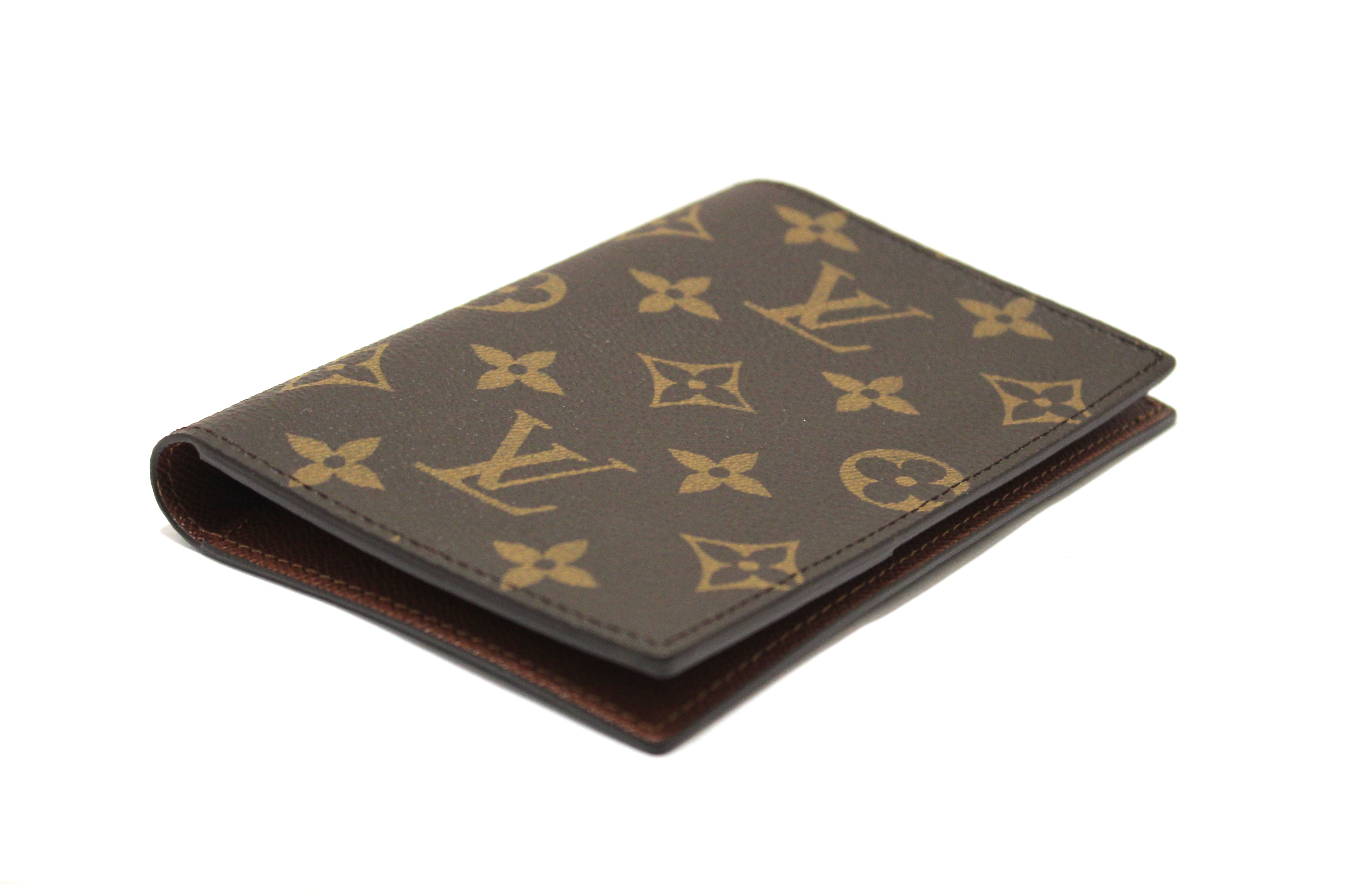 Authentic Louis Vuitton Classic Monogram Canvas Passport Cover Holder