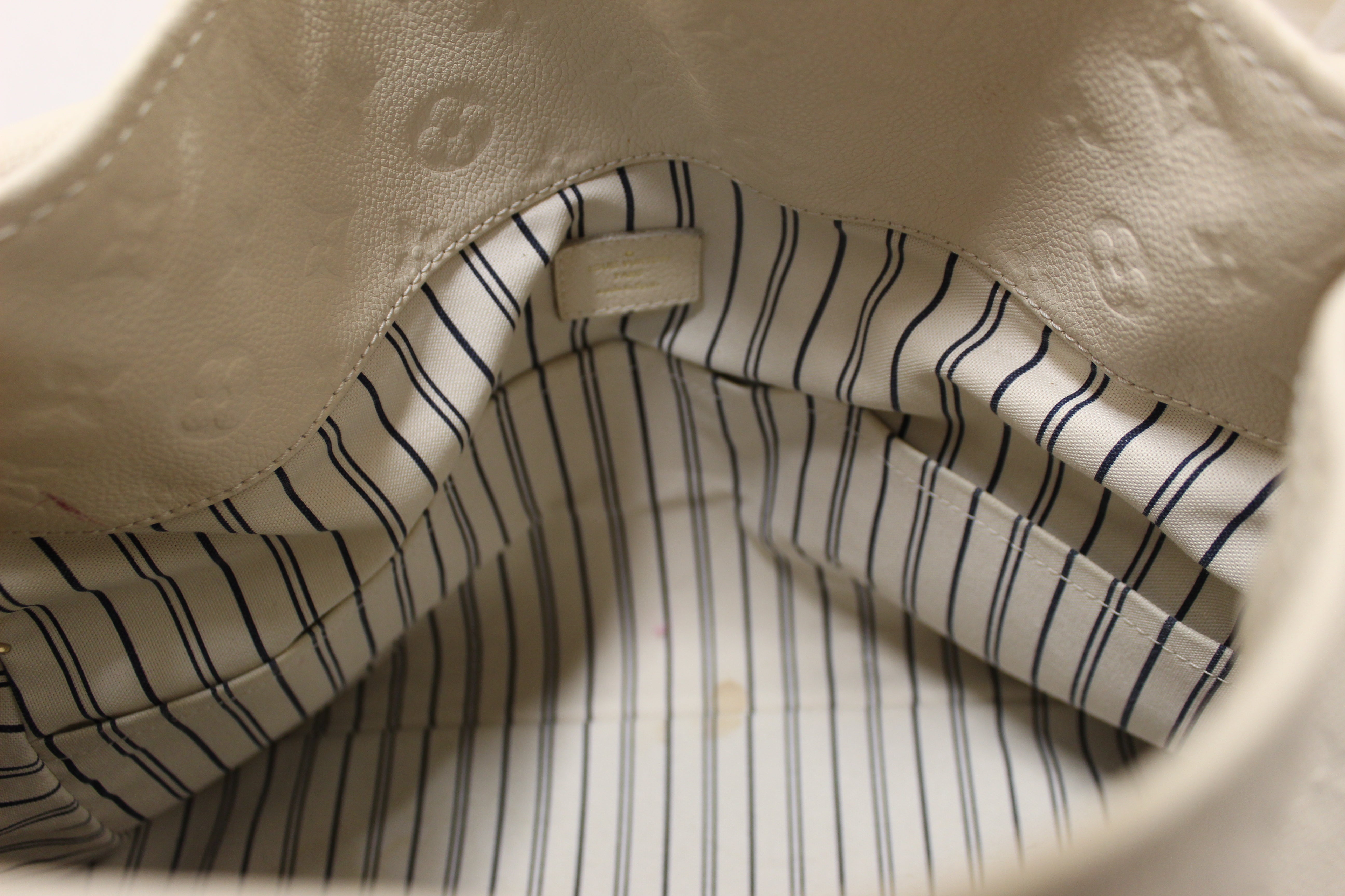 Authentic Louis Vuitton White Monogram Empreinte Leather Artsy MM Hobo Bag