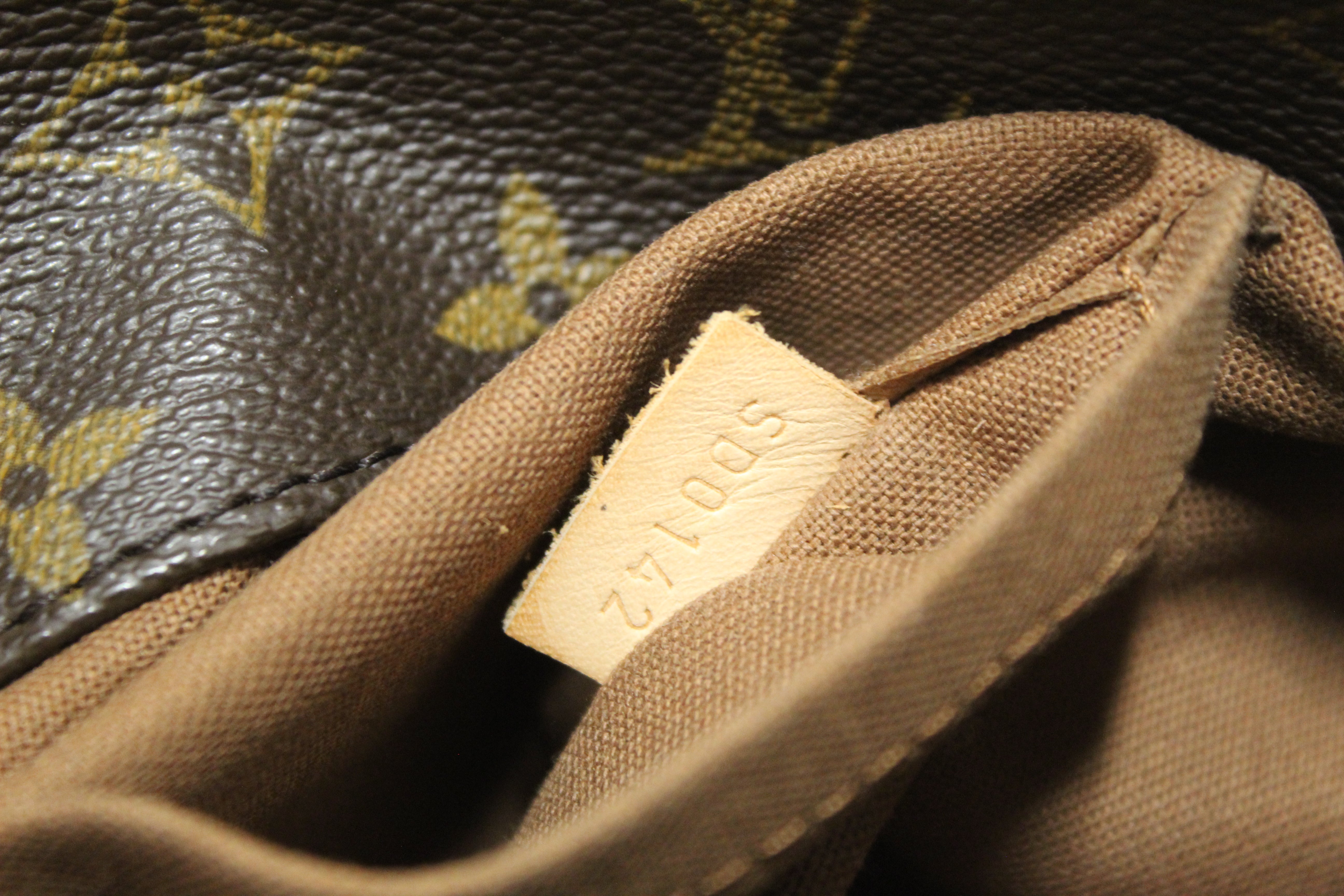 Authentic Louis Vuitton Classic Monogram Canvas Sully PM Hobo Bag