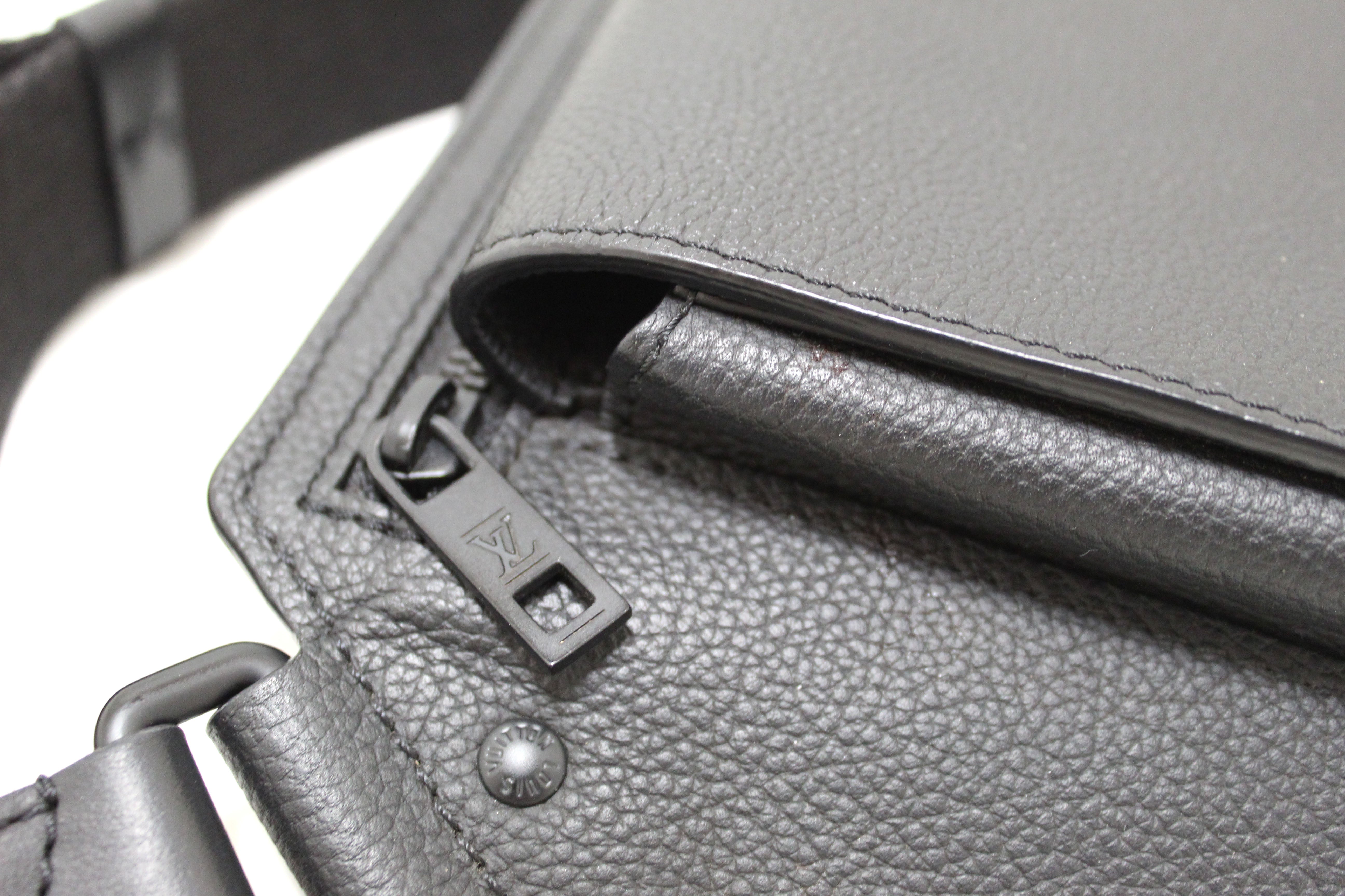 Authentic Louis Vuitton Black Leather Takeoff Sling Bag – Paris