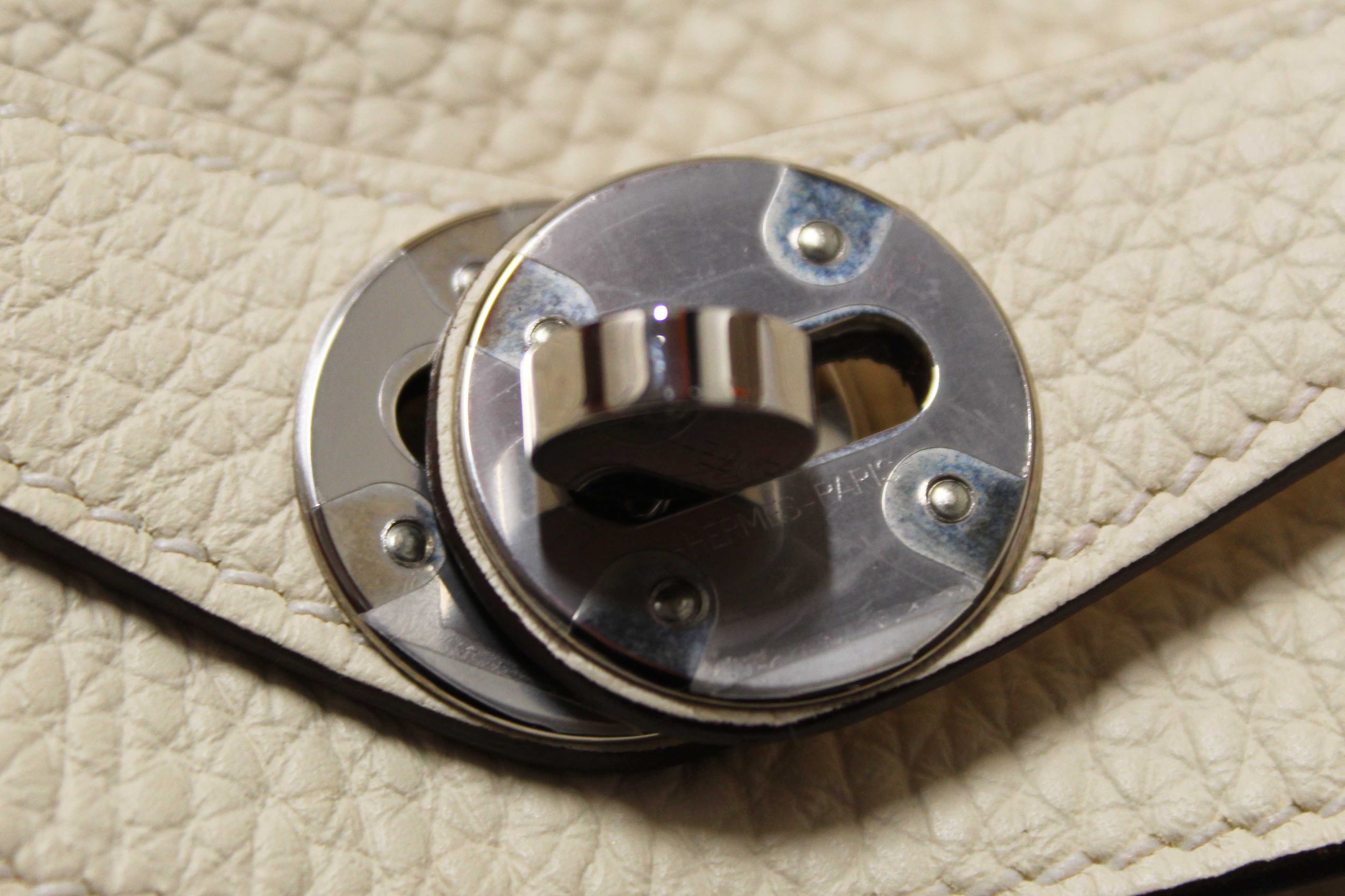 Authentic Hermes White Togo Leather Lindy 26 Handbag/Shoulder Bag