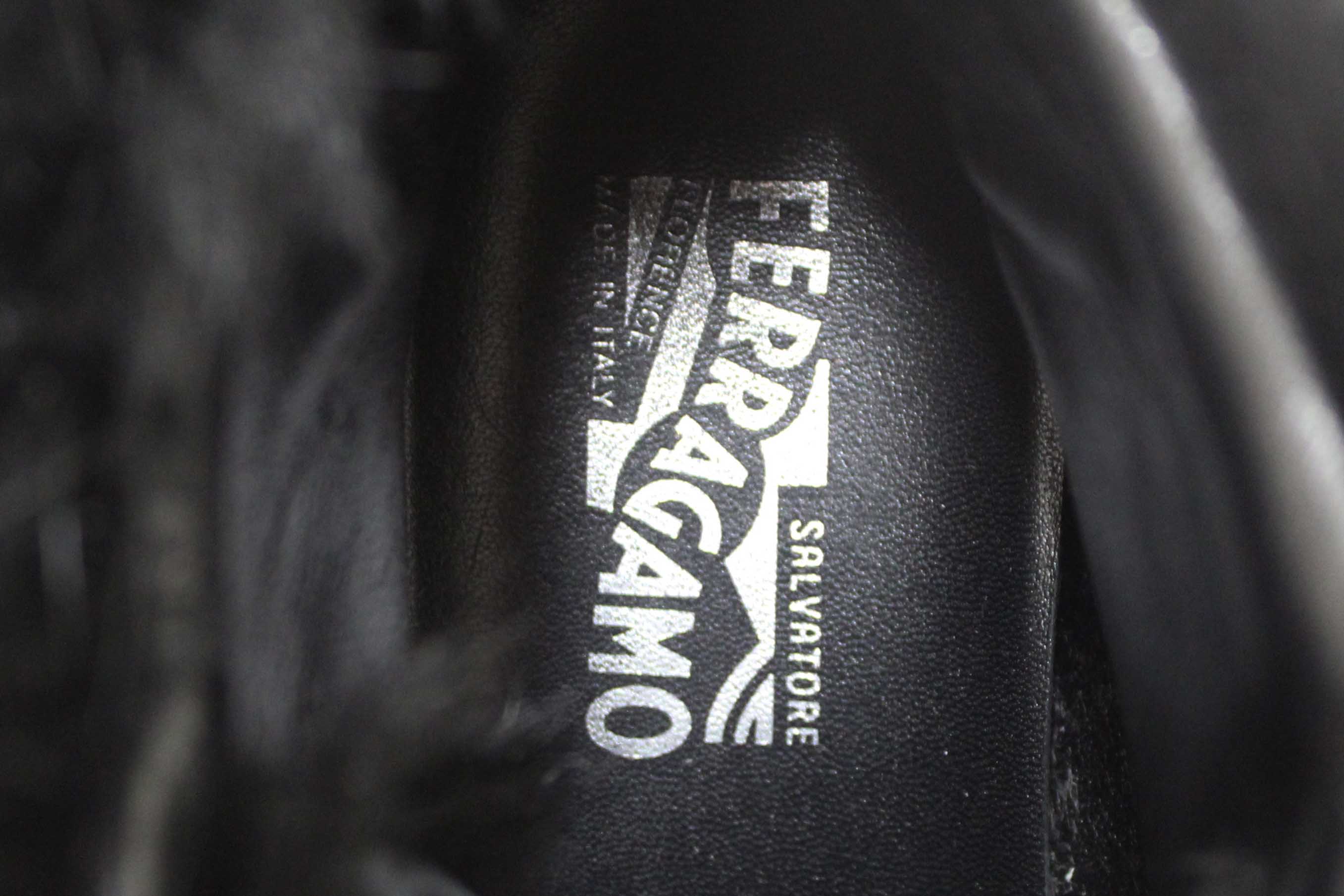 Authentic Salvatore Ferragamo Black Leather Nisia Wint Fur Trim Sneakers Size 37