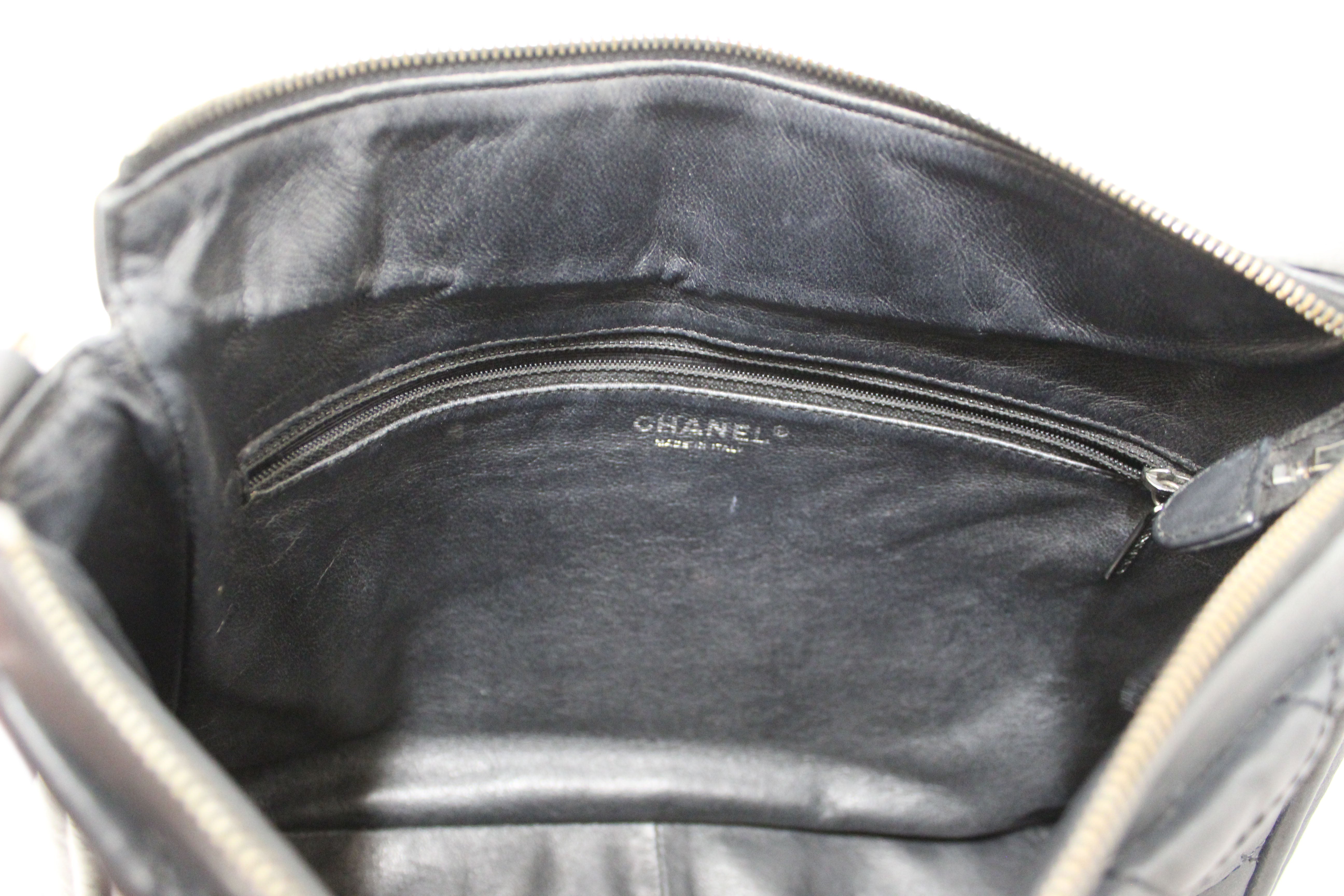 Authentic Chanel Vintage Black Wild Stitch Quilted Calfskin Leather CC Timeless Shoulder Bag