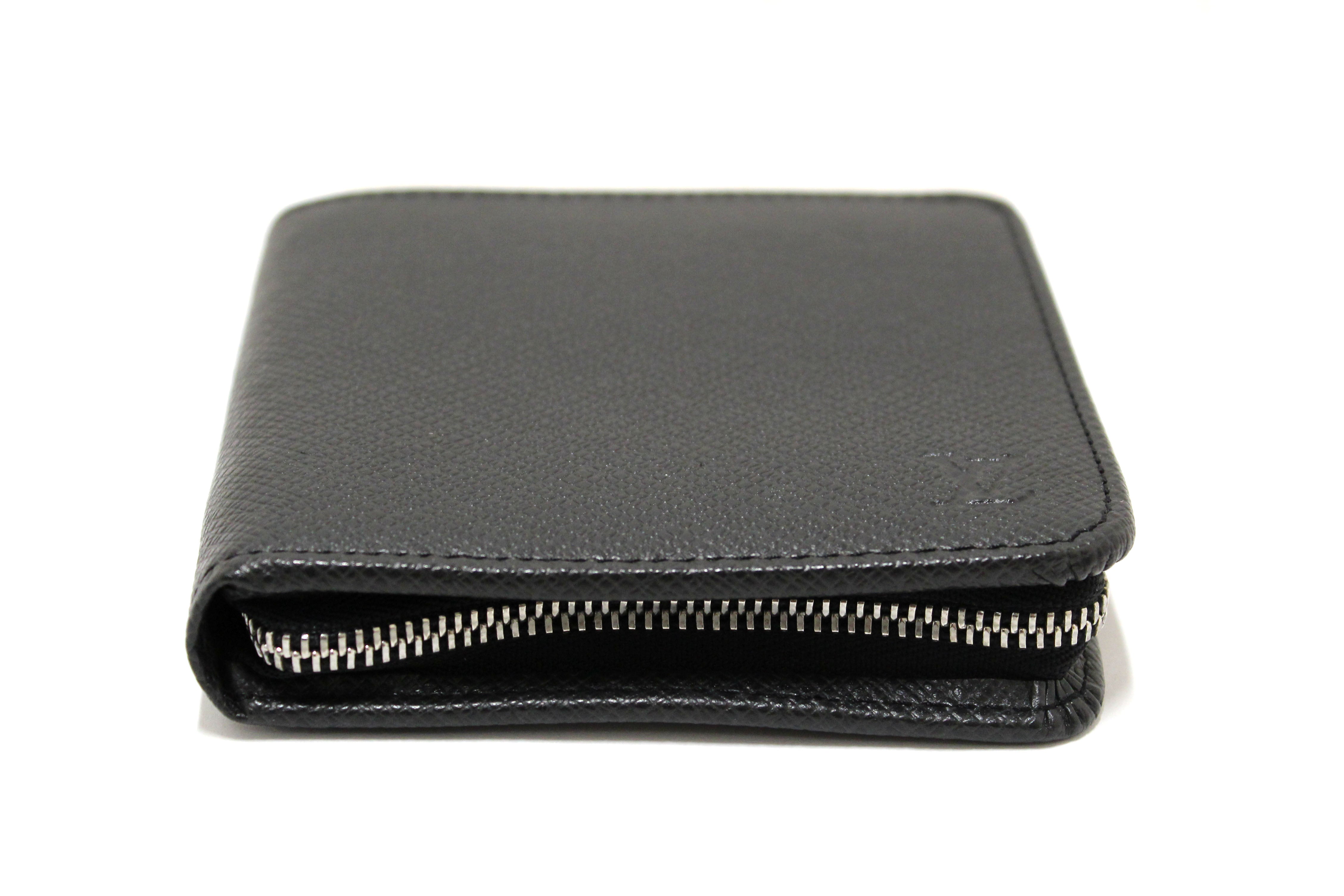 Authentic Louis Vuitton Black Taiga Leather Compact Zippy Men Wallet