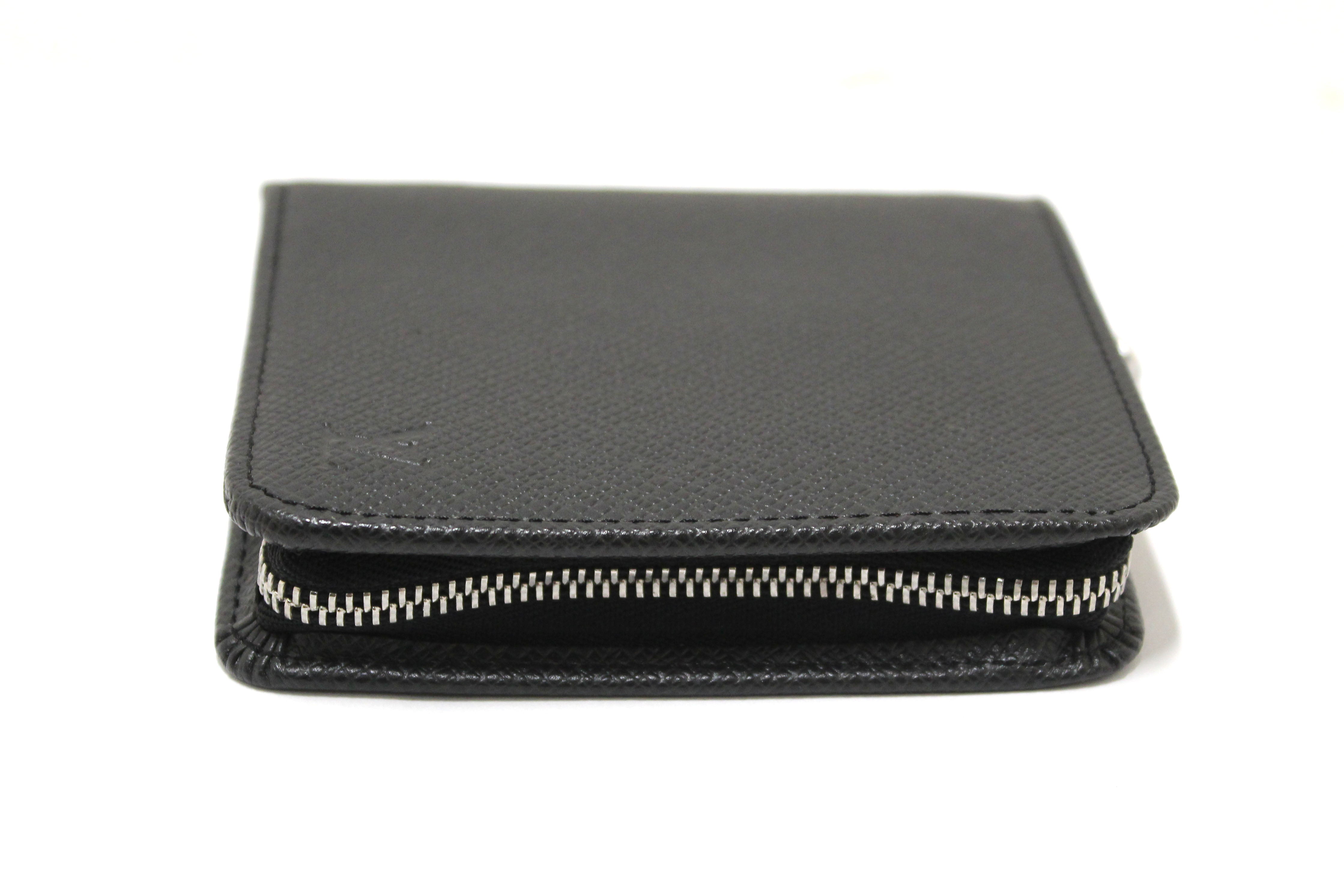 Authentic Louis Vuitton Black Taiga Leather Compact Zippy Men Wallet