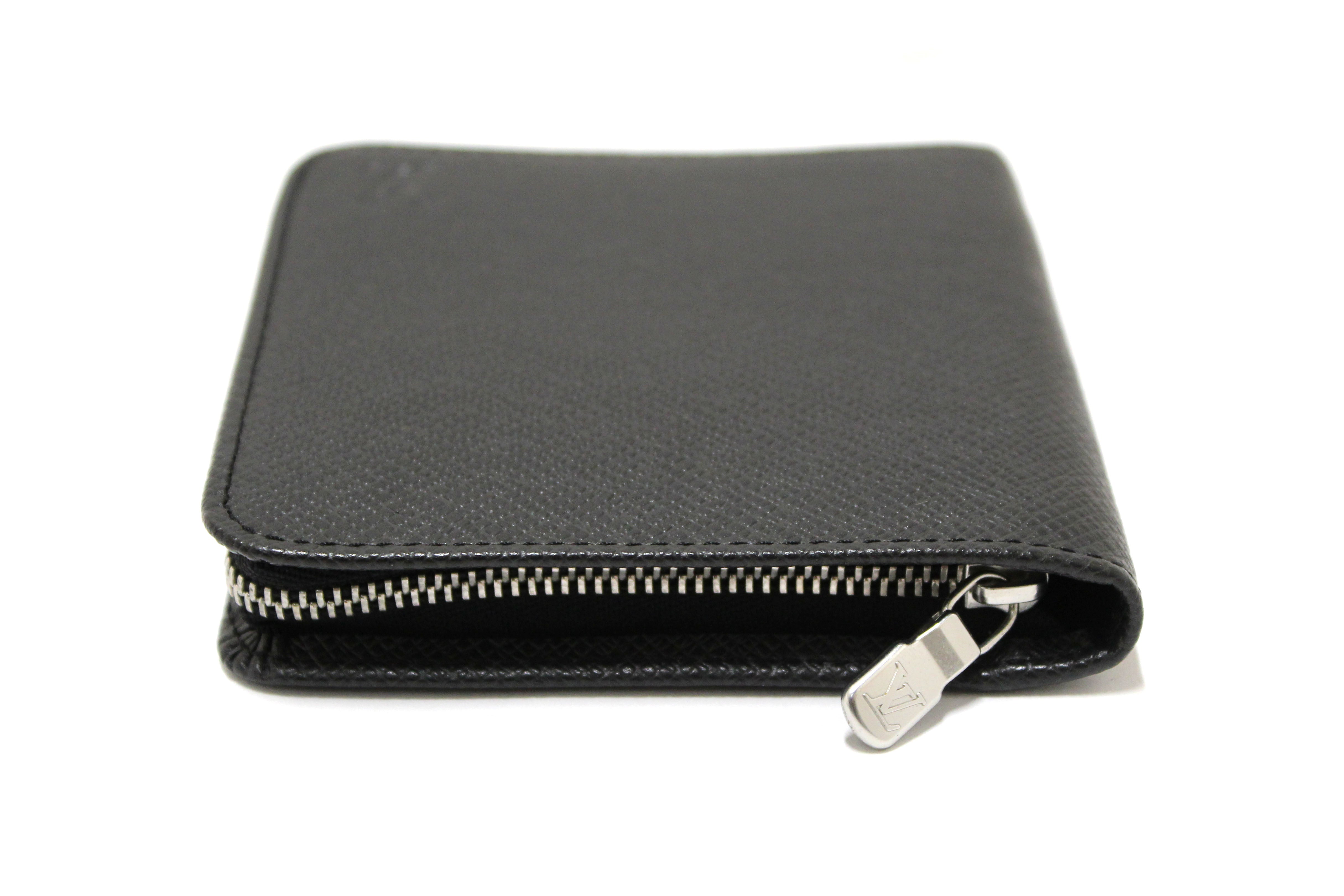 Authentic Louis Vuitton Black Taiga Leather Compact Zippy Men Wallet