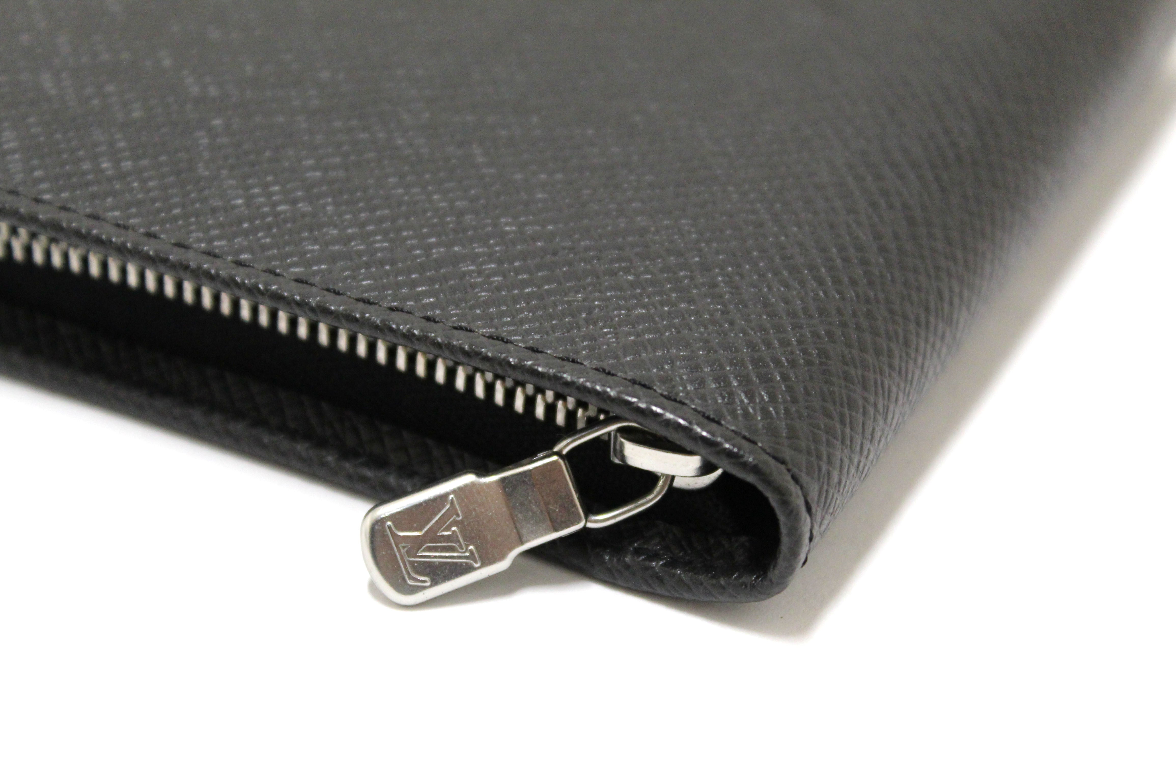 Authentic Louis Vuitton Black Taiga Leather Compact Zippy Men Wallet