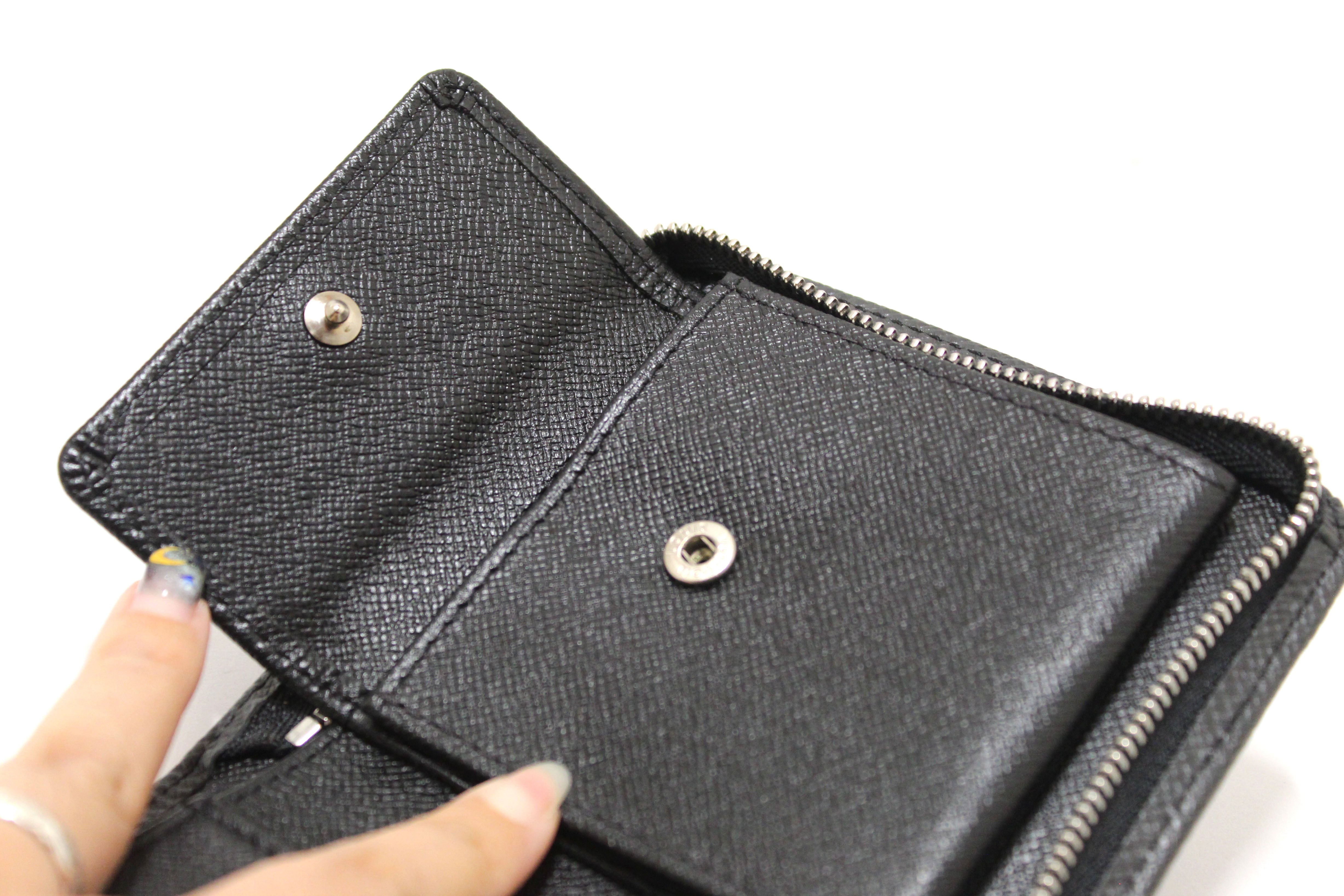 Authentic Louis Vuitton Black Taiga Leather Compact Zippy Men Wallet