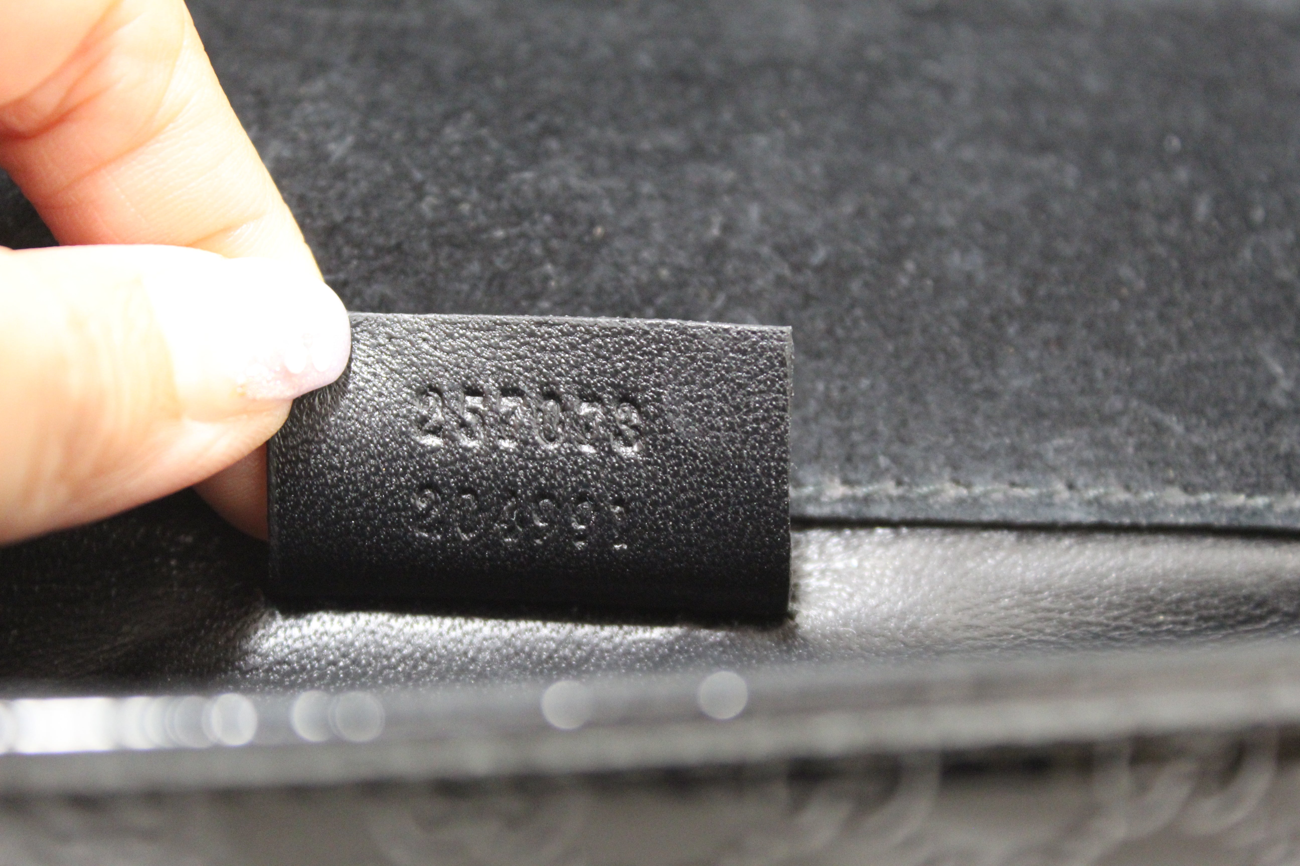 Authentic Gucci Black Patent MicroGuccissima Small Broadway Clutch
