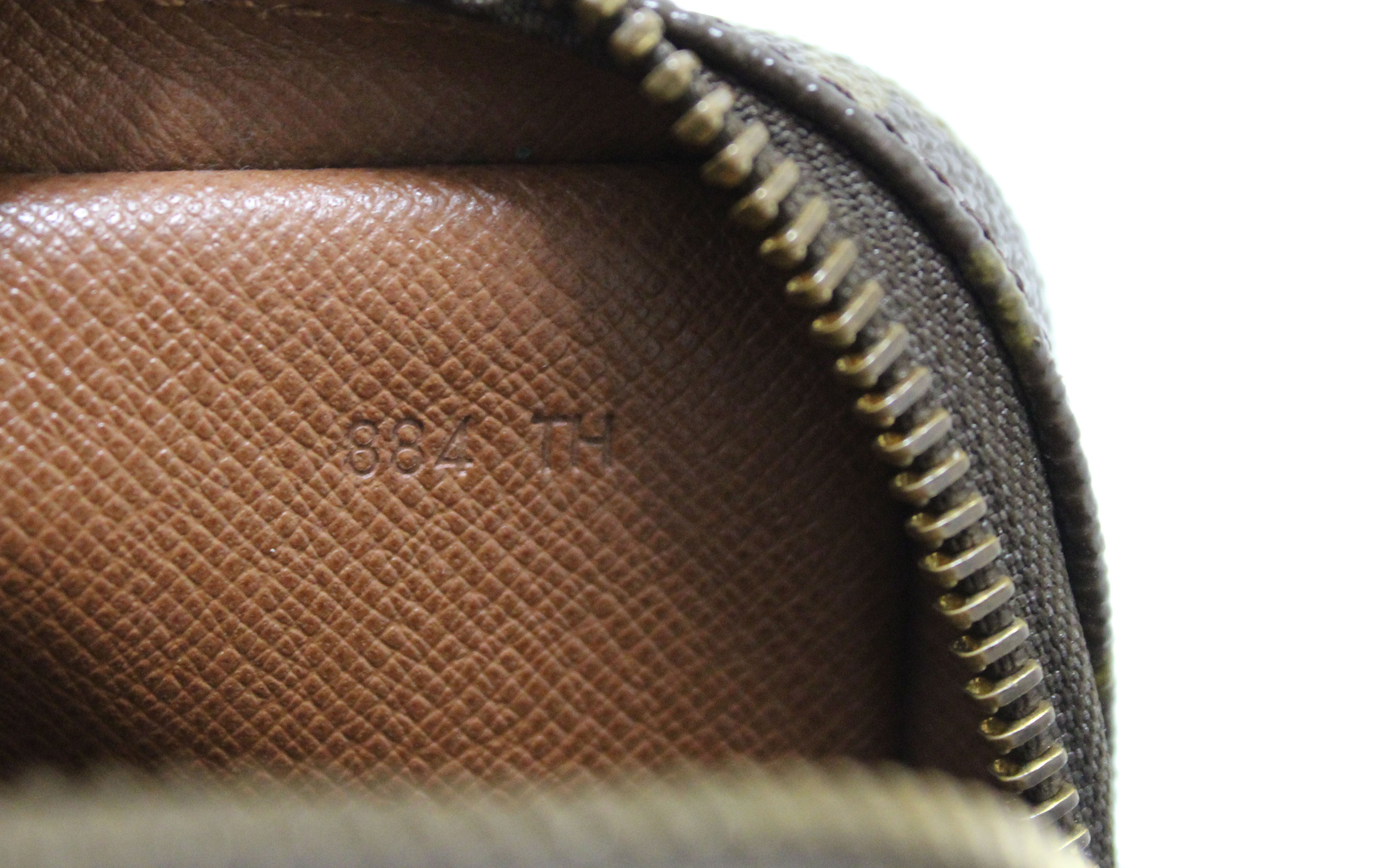Louis Vuitton Marly Dragonne Monogram Pochette Clutch Bag Leather  ref.297454 - Joli Closet