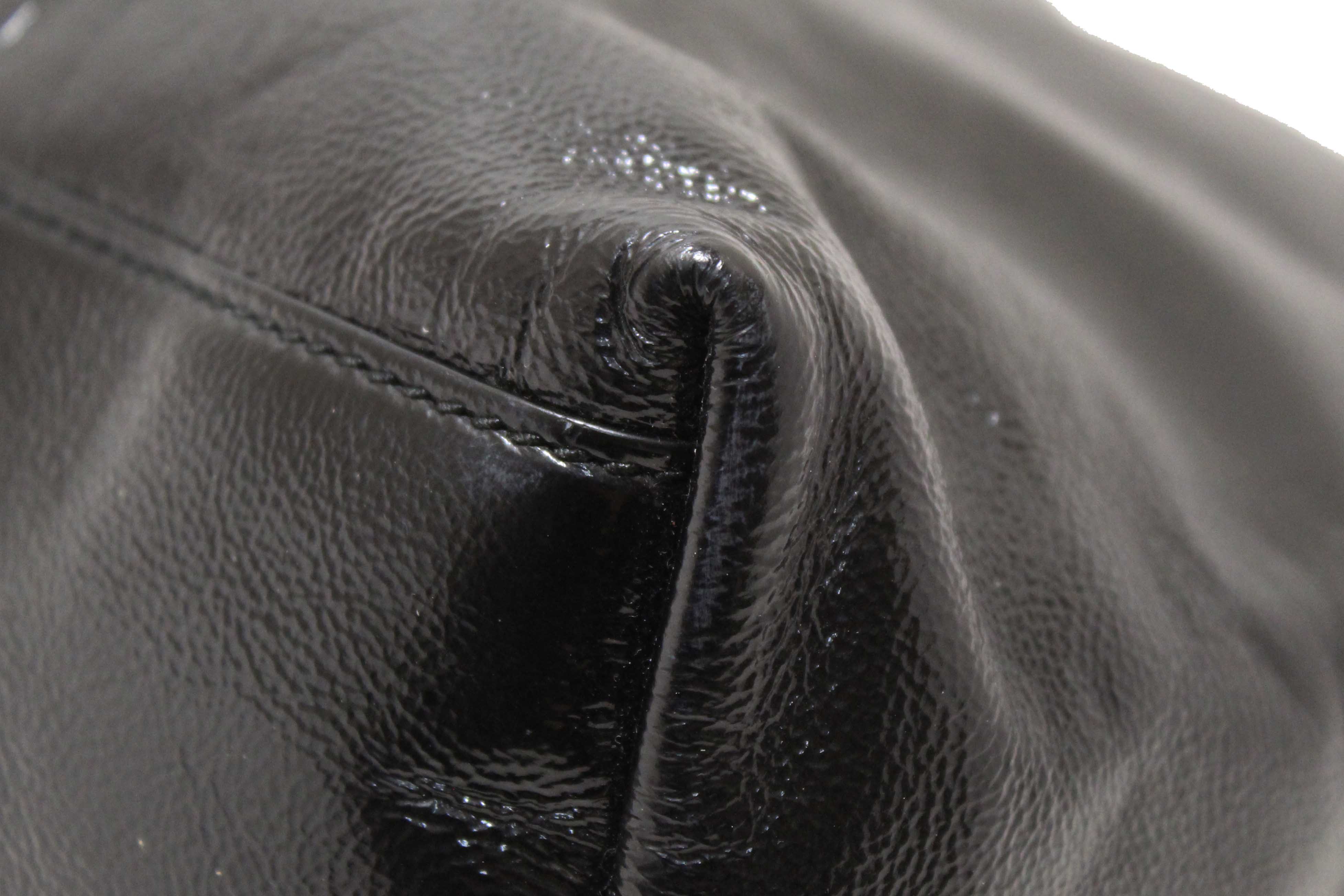 Authentic Gucci Black Patent Leather Medium Soho Chain Shoulder Bag 308982