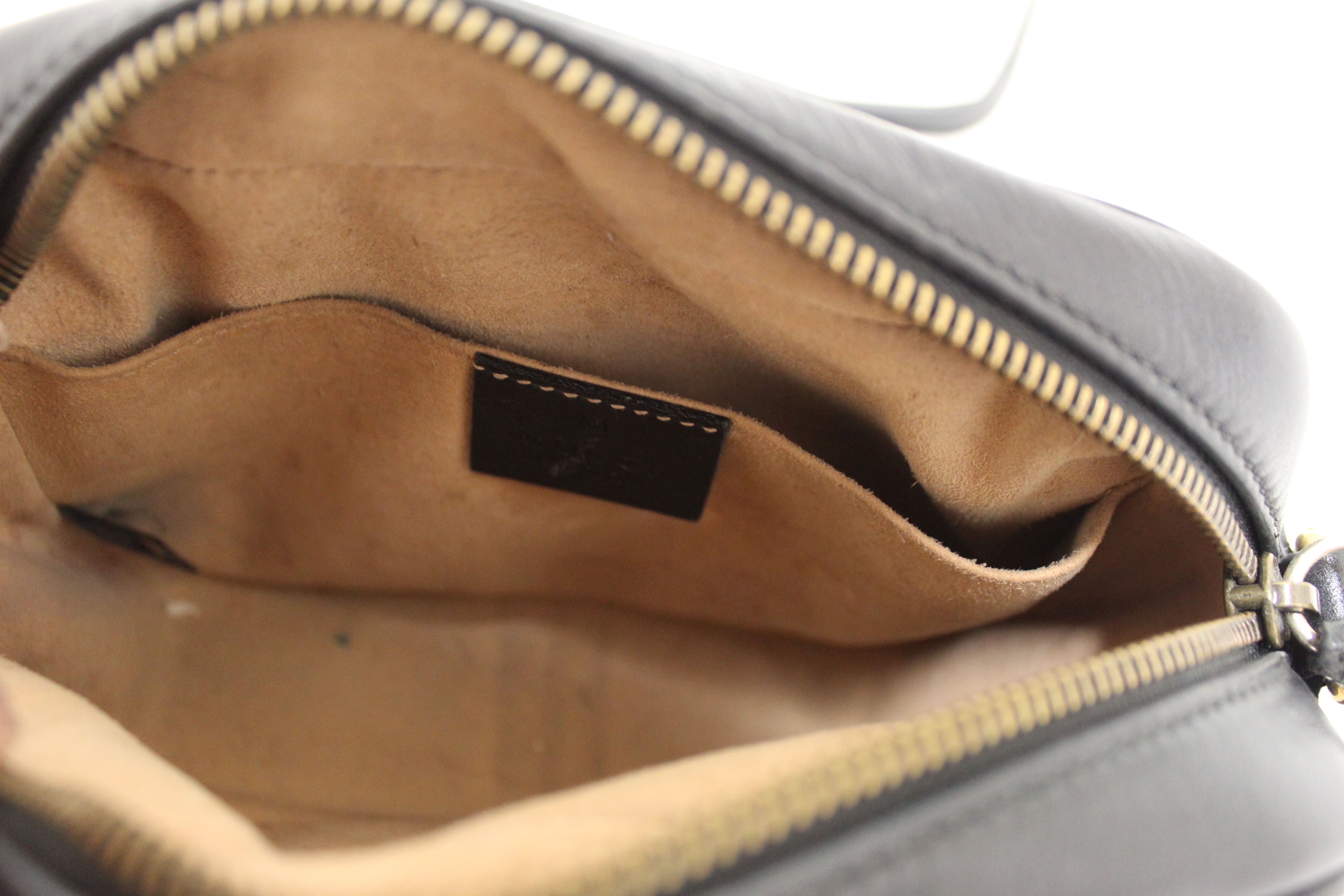 GG Marmont matelassé leather super mini bag in black chevron leather