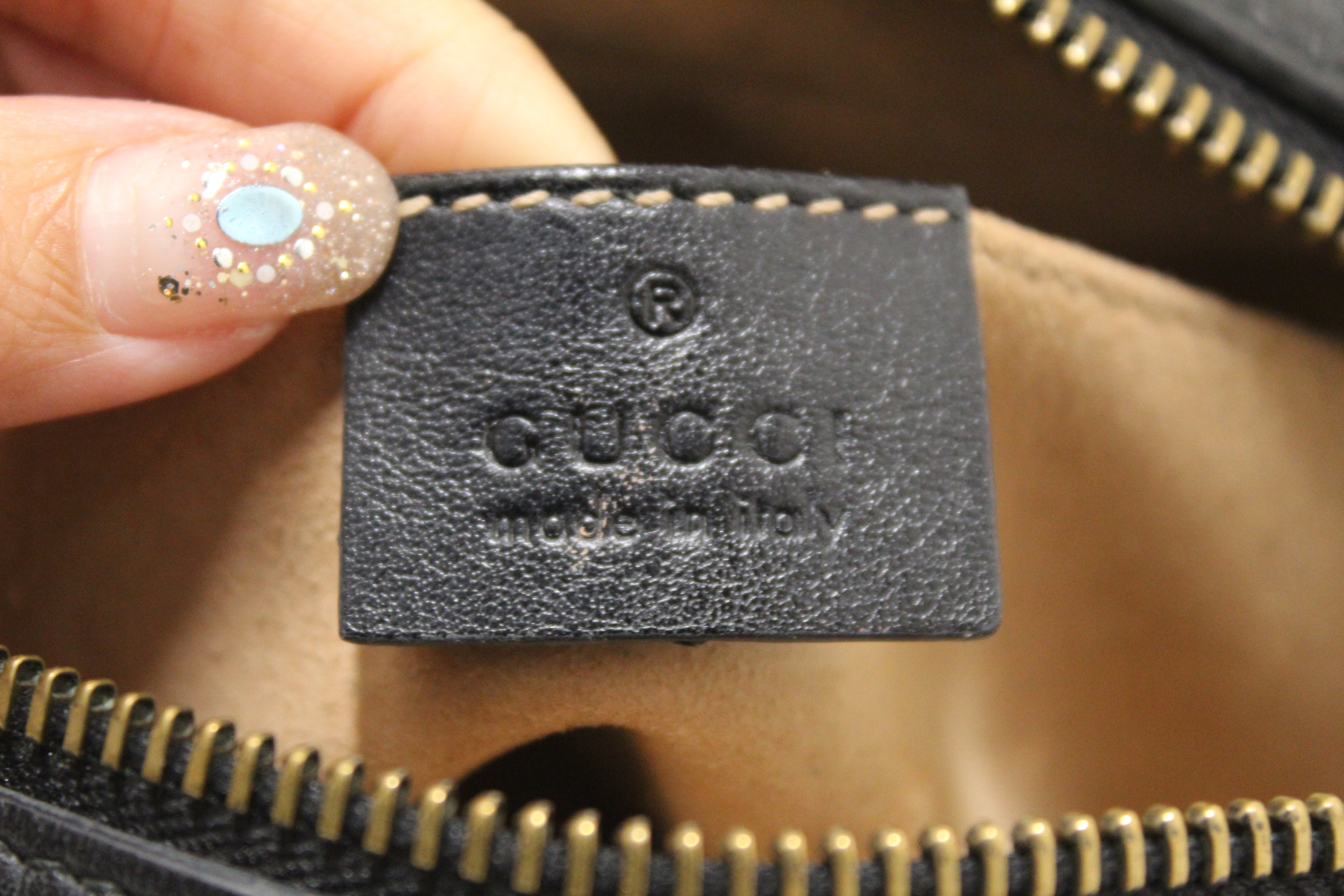 Túi đeo chéo nữ Gucci GG Marmont Size 26 Matelasse Chevron Leather