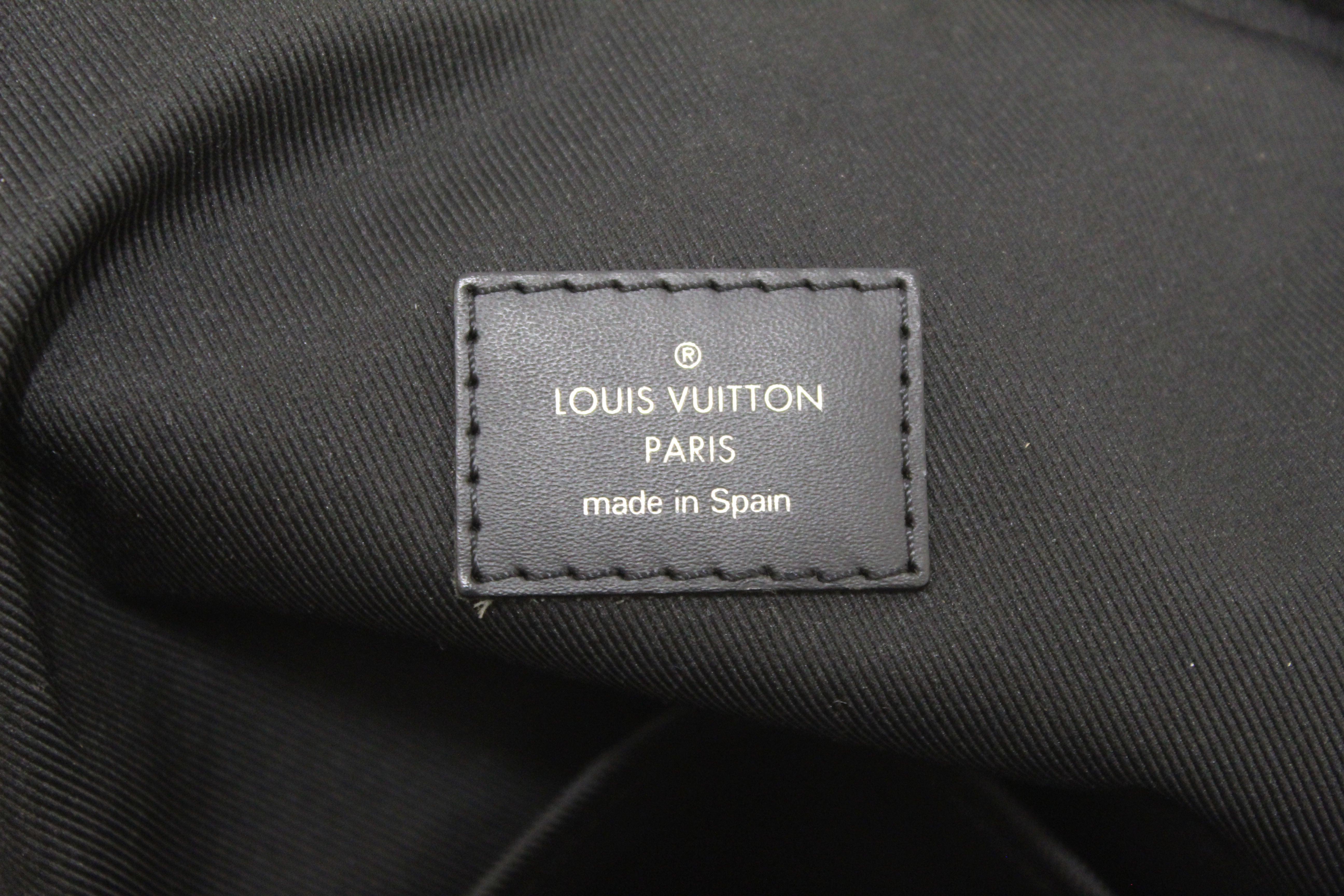 Authentic Louis Vuitton Damier Graphite Canvas Avenue Sling Bag