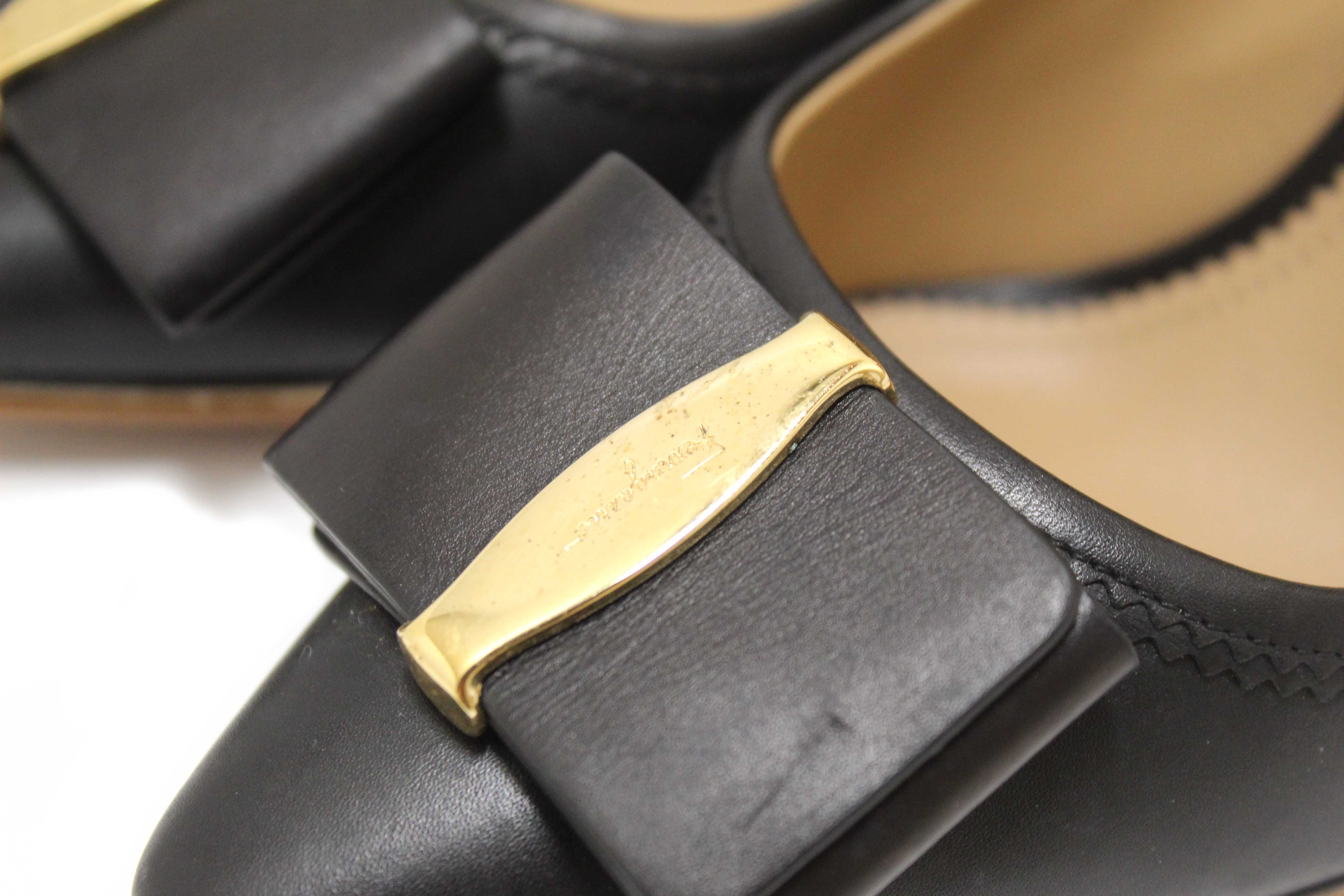 Authentic Salvatore Ferragamo Black Leather Bow Pointed Toe Pump Size 6.5