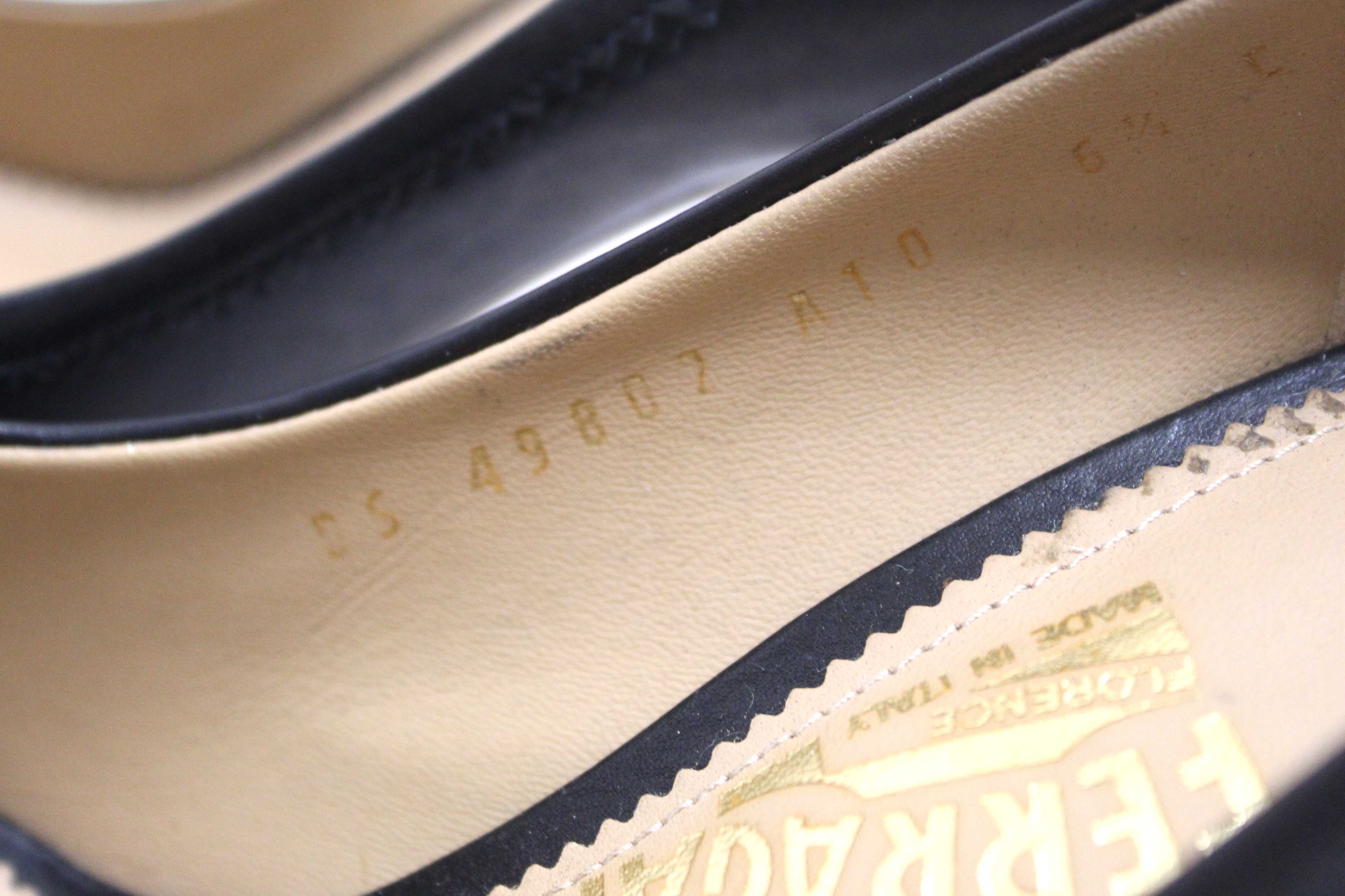 Authentic Salvatore Ferragamo Black Leather Bow Pointed Toe Pump Size 6.5