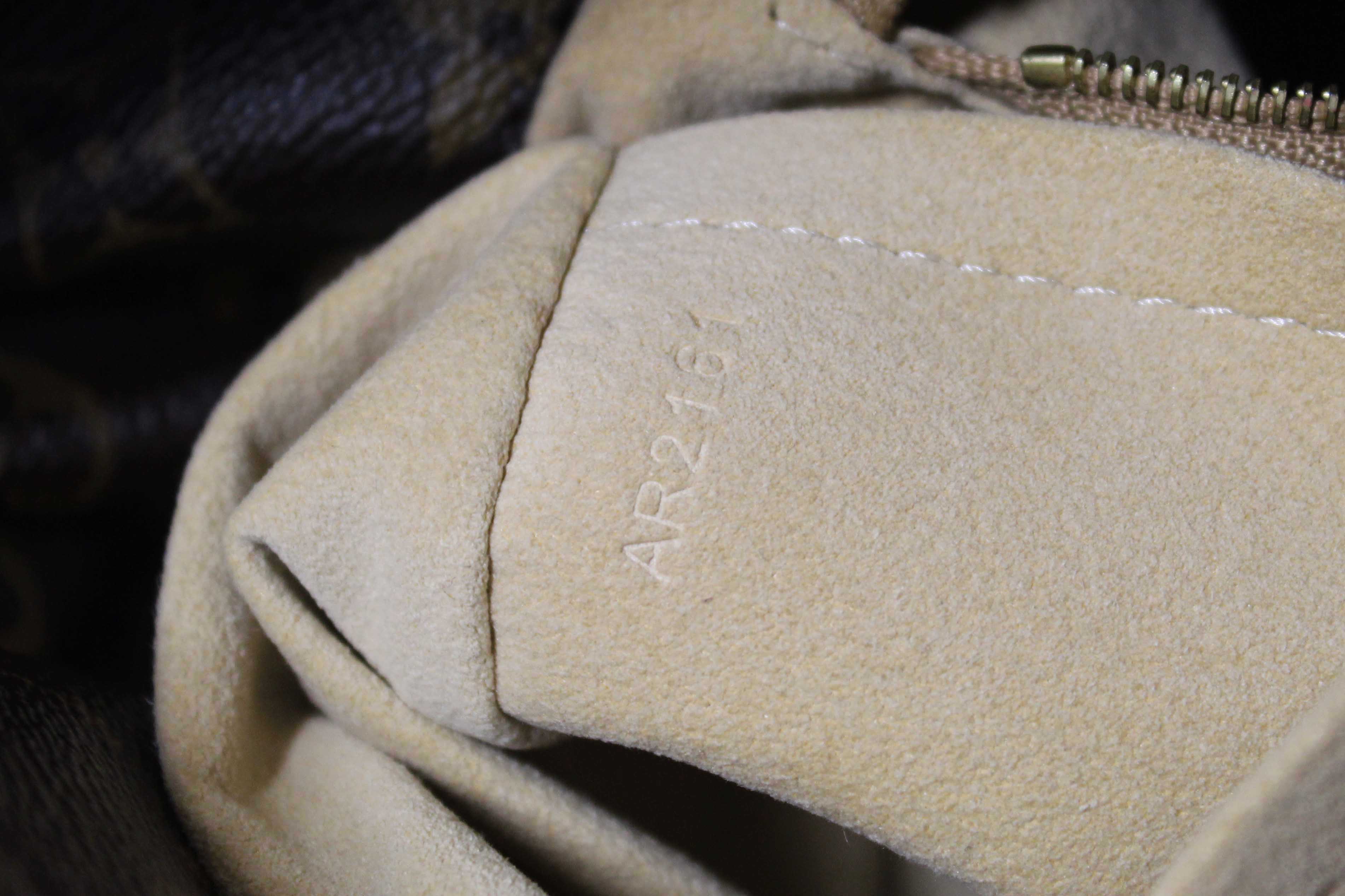 Authentic Louis Vuitton Classic Monogram Canvas Artsy MM Shoulder Bag