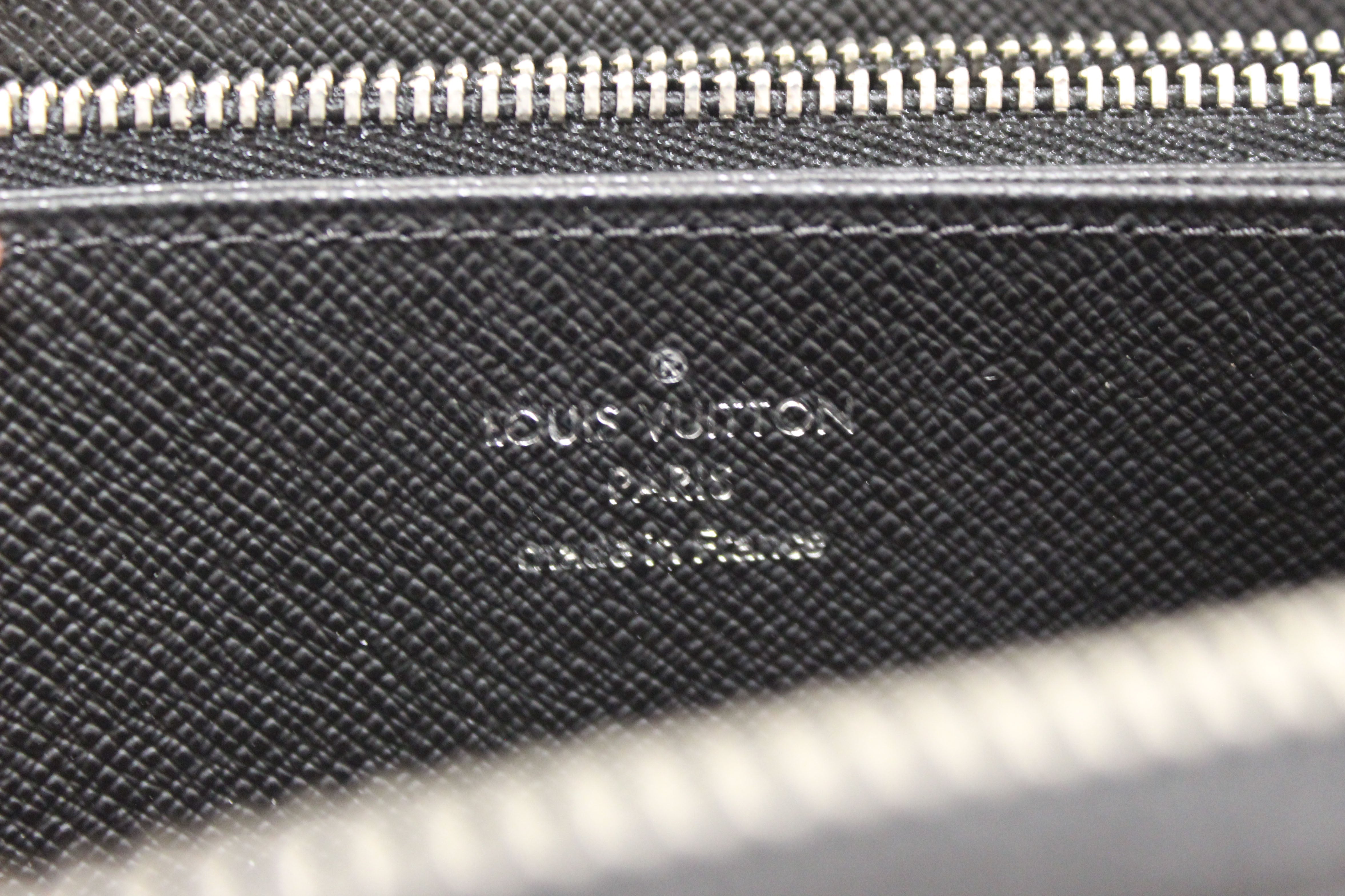 Authentic Louis Vuitton Black Epi Leather Zippy Wallet