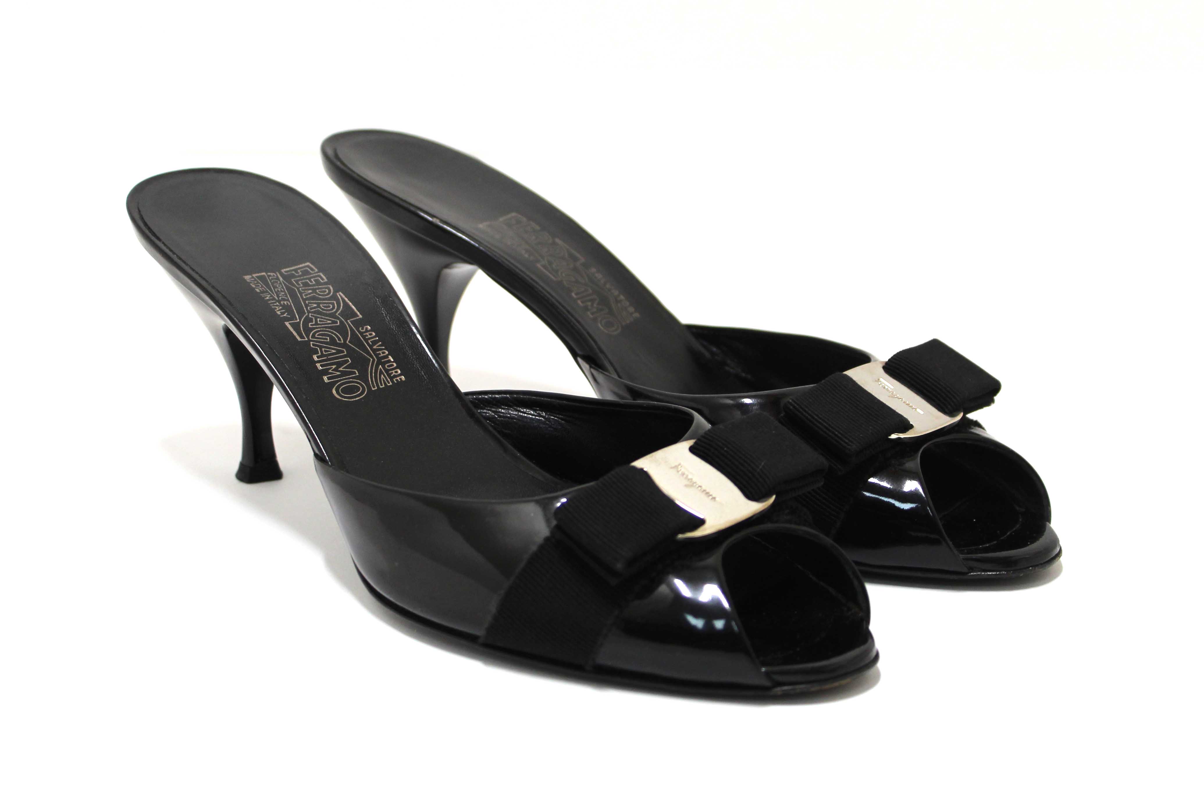 Authentic Salvatore Ferragamo Black Patent Calfskin Leather Riberia Size 9C