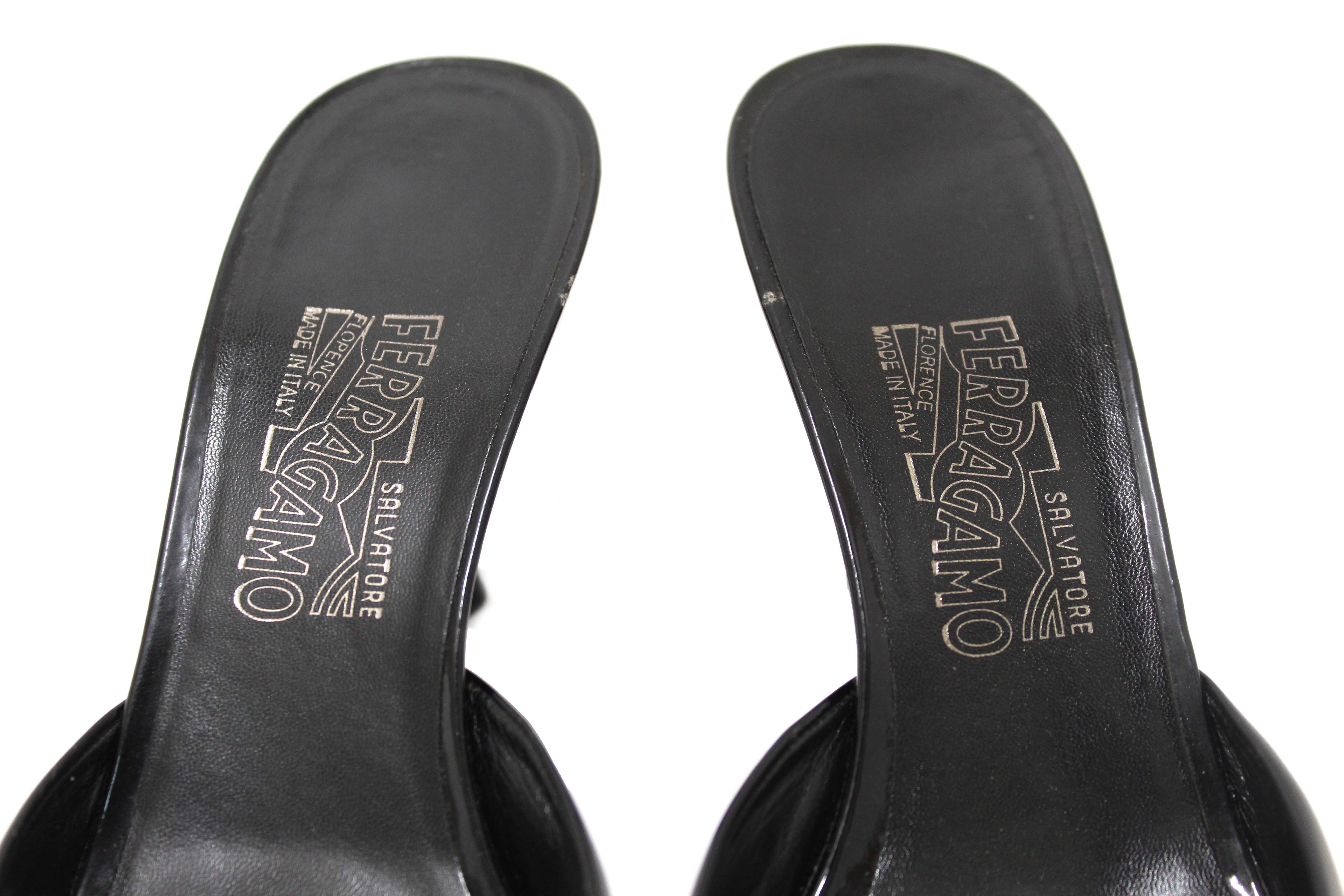 Authentic Salvatore Ferragamo Black Patent Calfskin Leather Riberia Size 9C