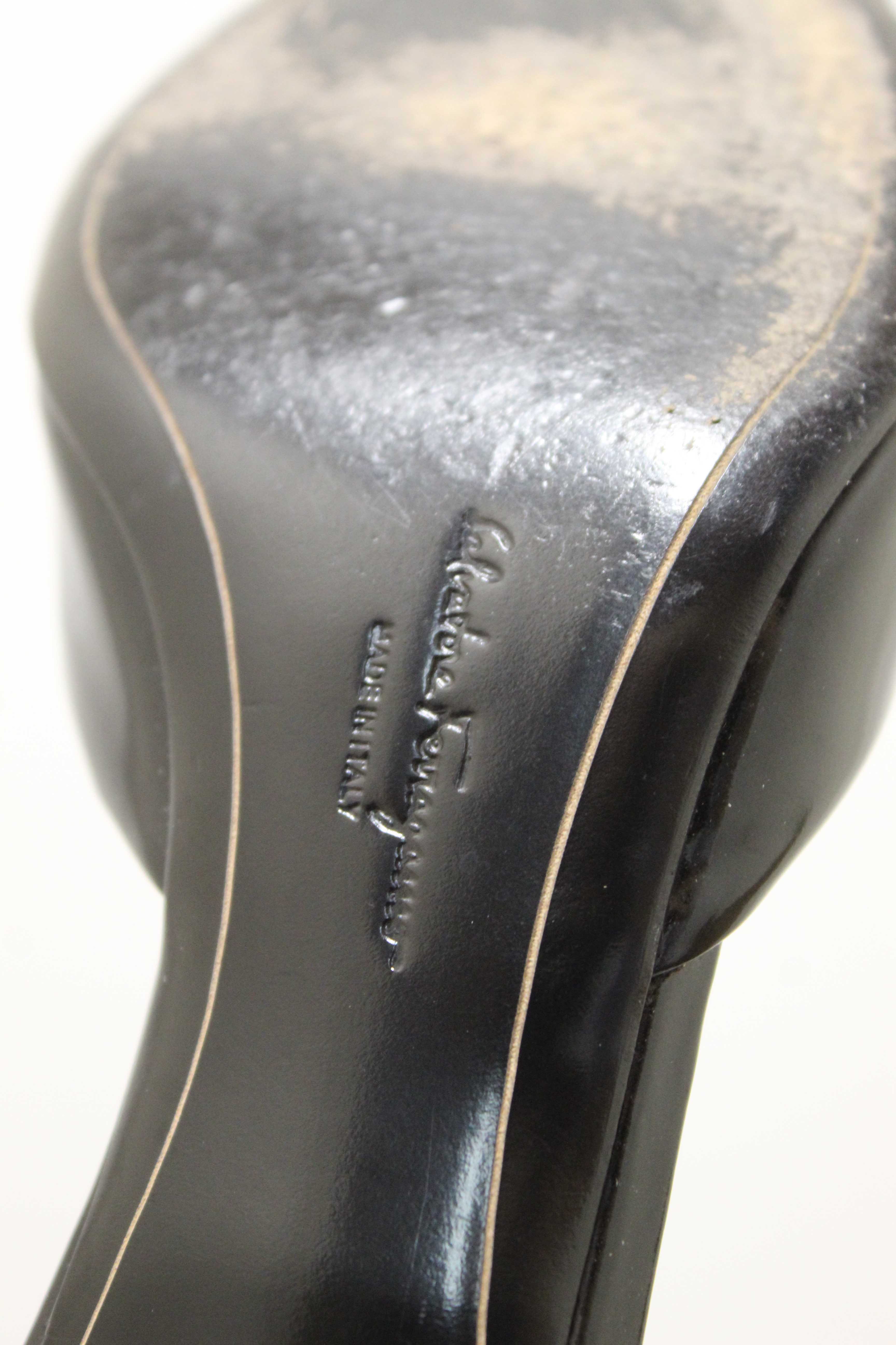 Authentic Salvatore Ferragamo Black Patent Calfskin Leather Riberia Size 9C