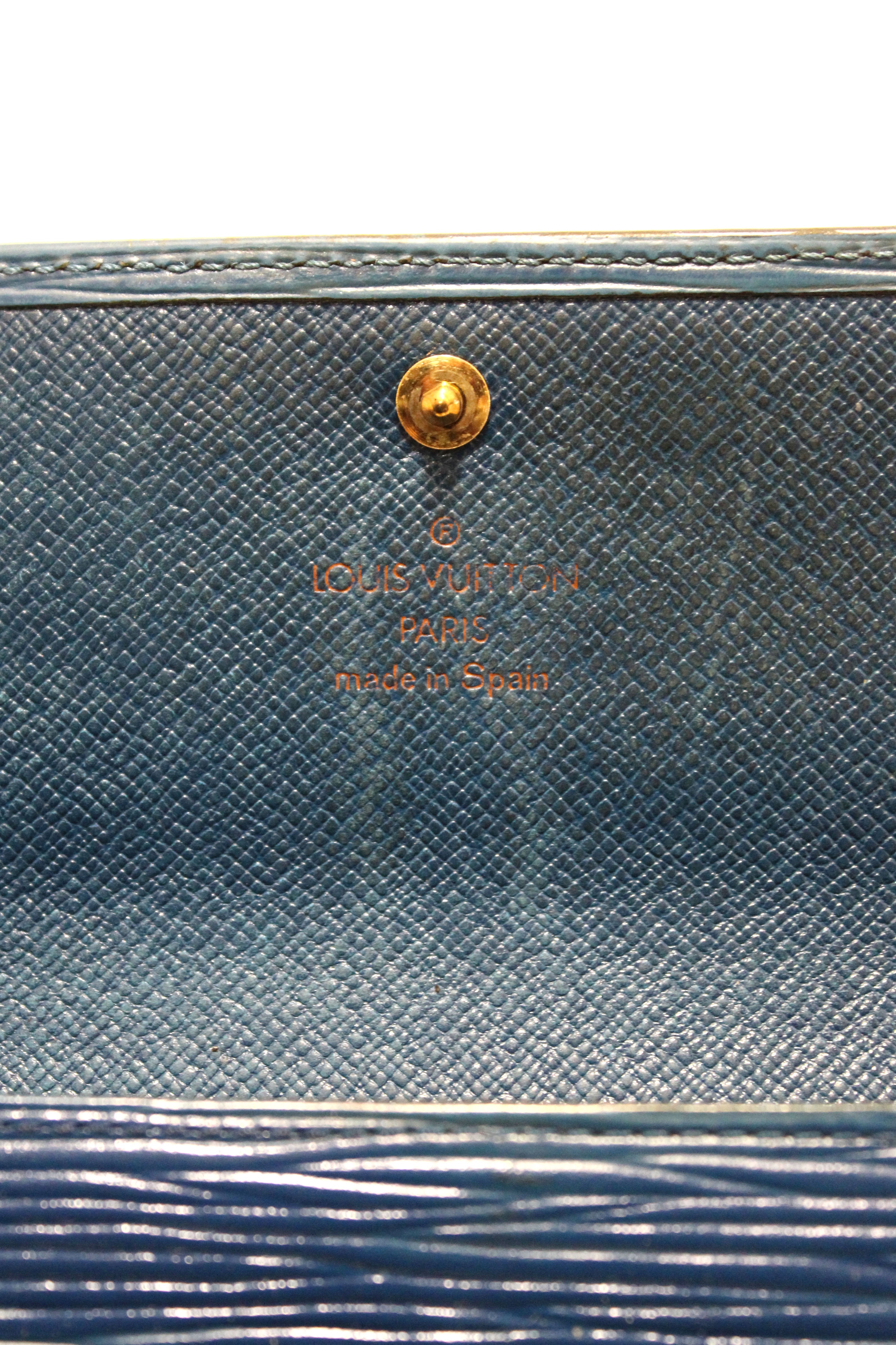 Louis Vuitton Blue EPI Leather Porte Tresor Sarah Wallet 2lv1029