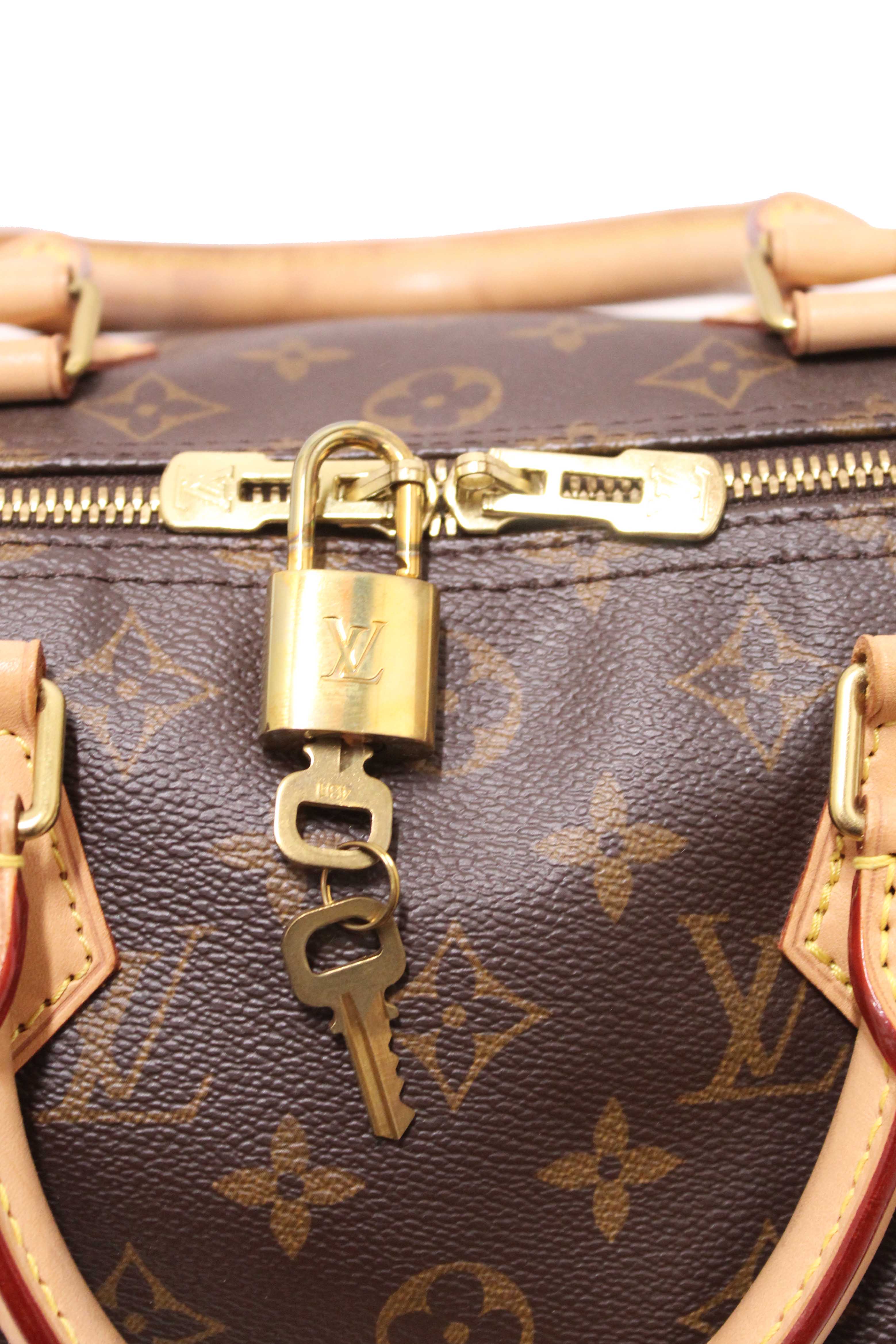 Authentic Louis Vuitton Classic Monogram Speedy Bandoulière 30 Bag
