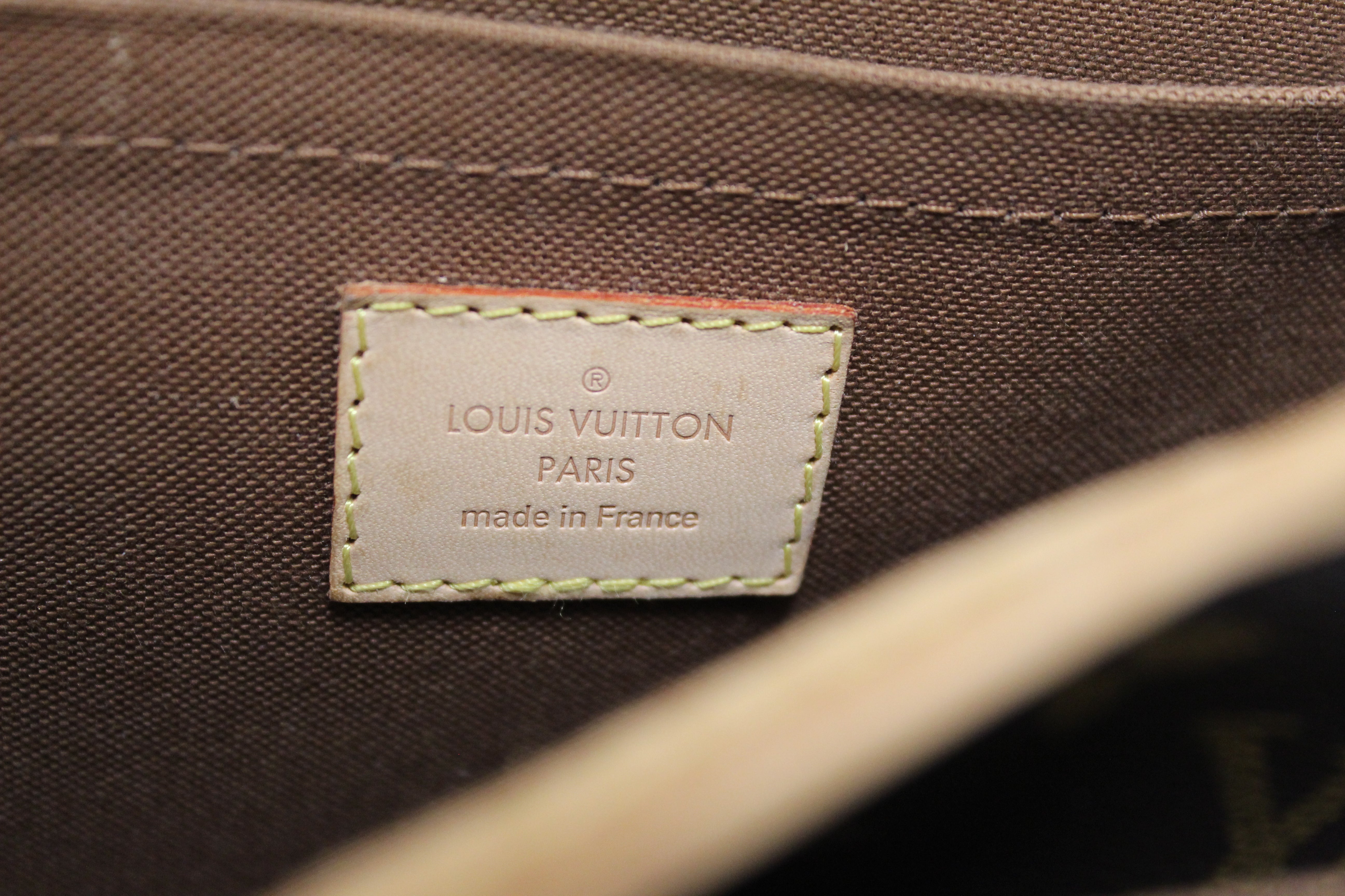Authentic Louis Vuitton Classic Monogram Sologne Messenger Bag – Paris  Station Shop