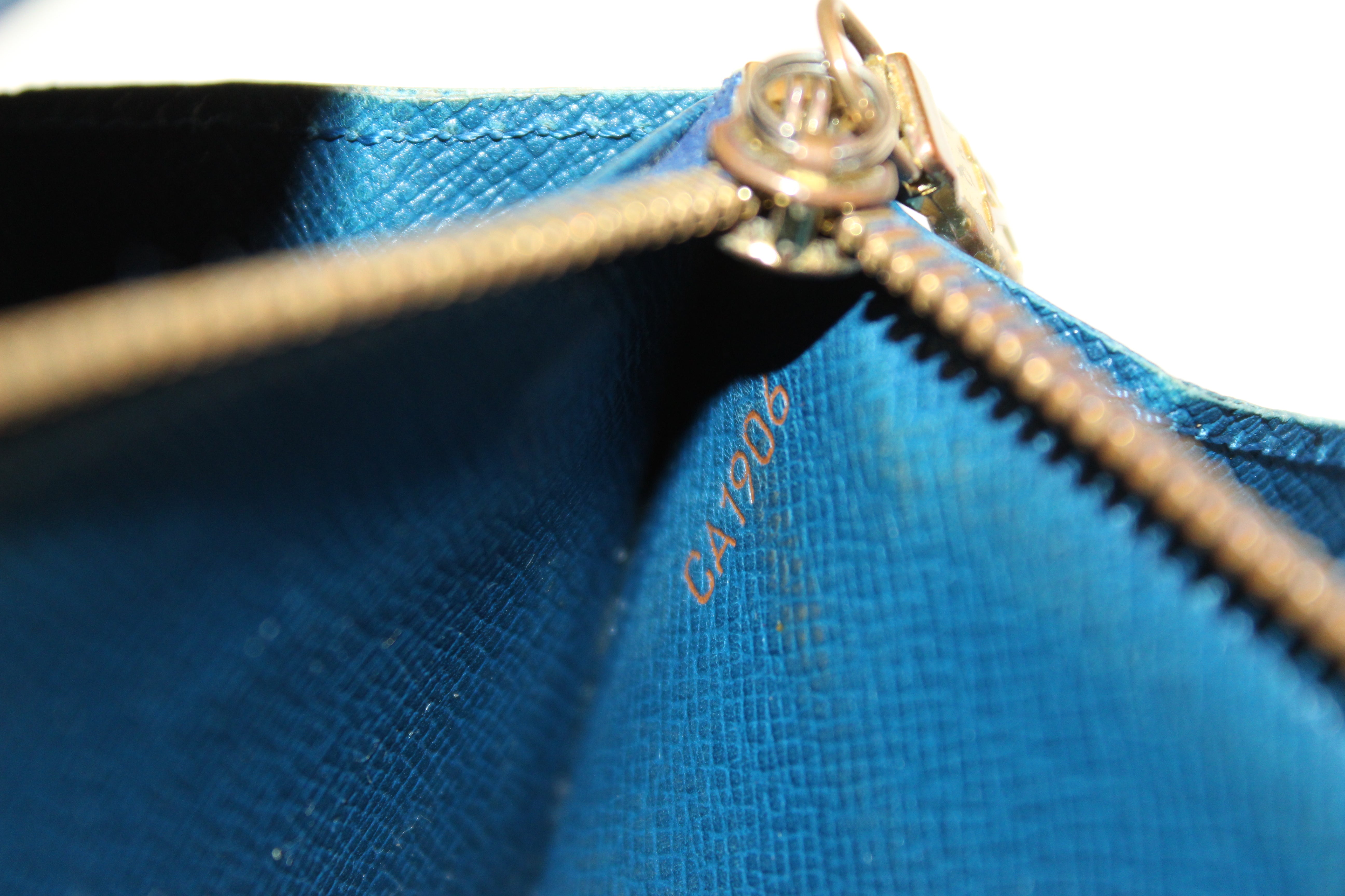 Authentic Louis Vuitton Blue Epi Leather Sarah Long Wallet